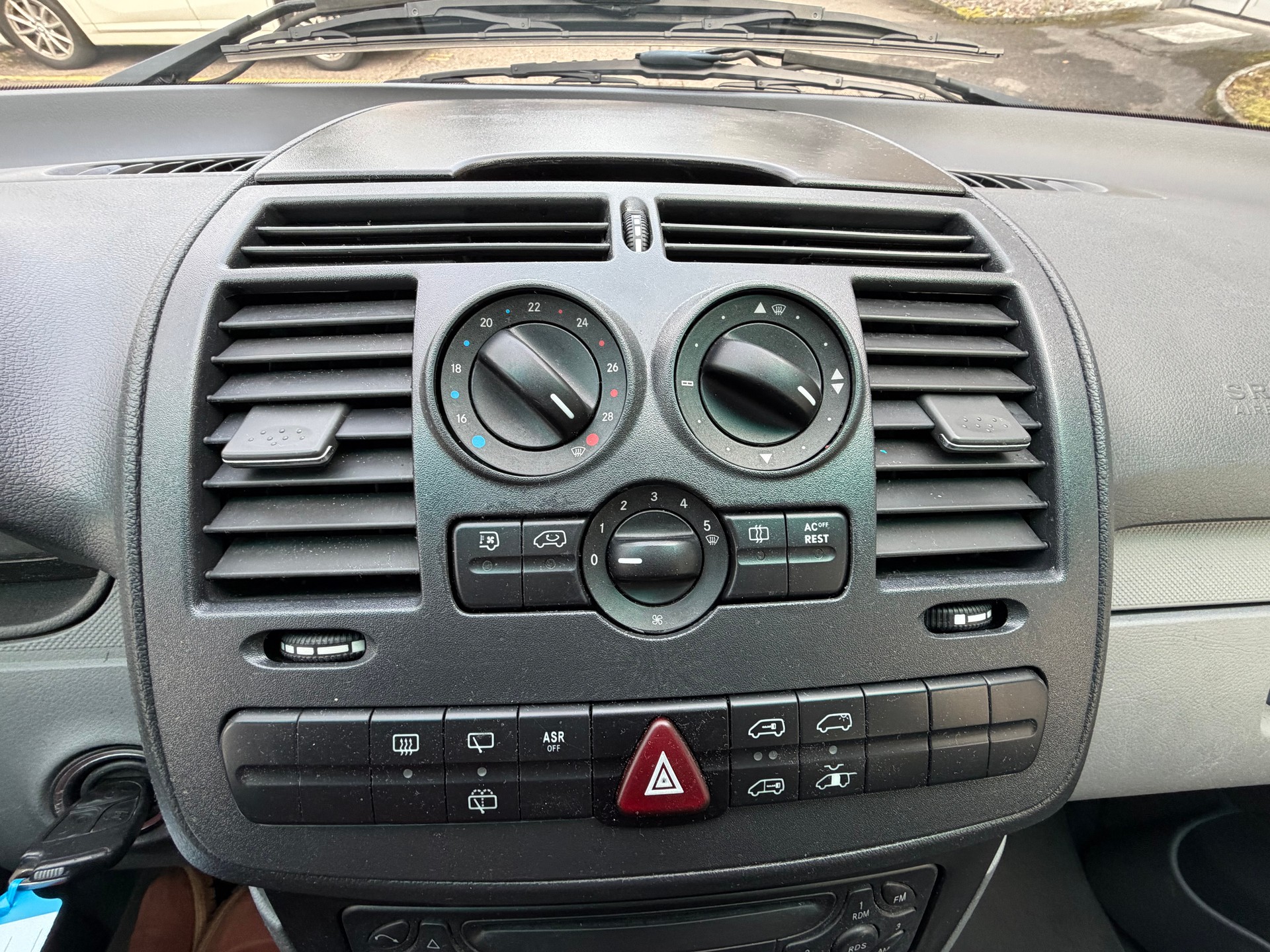 MERCEDES-BENZ Vito 115 CDI-image-19