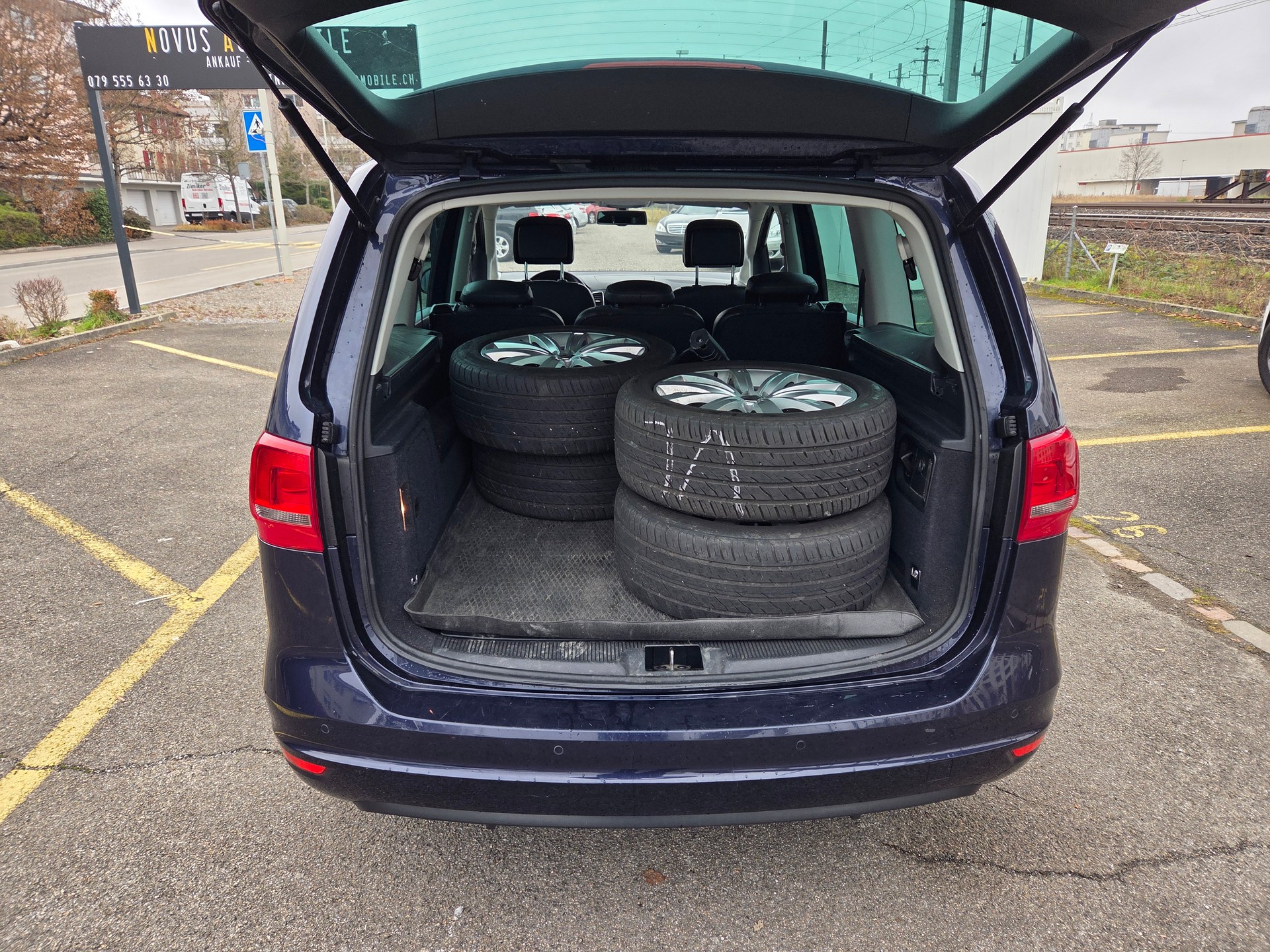 VW Sharan 2.0 TDI BlueMotion Technology Highline-image-12