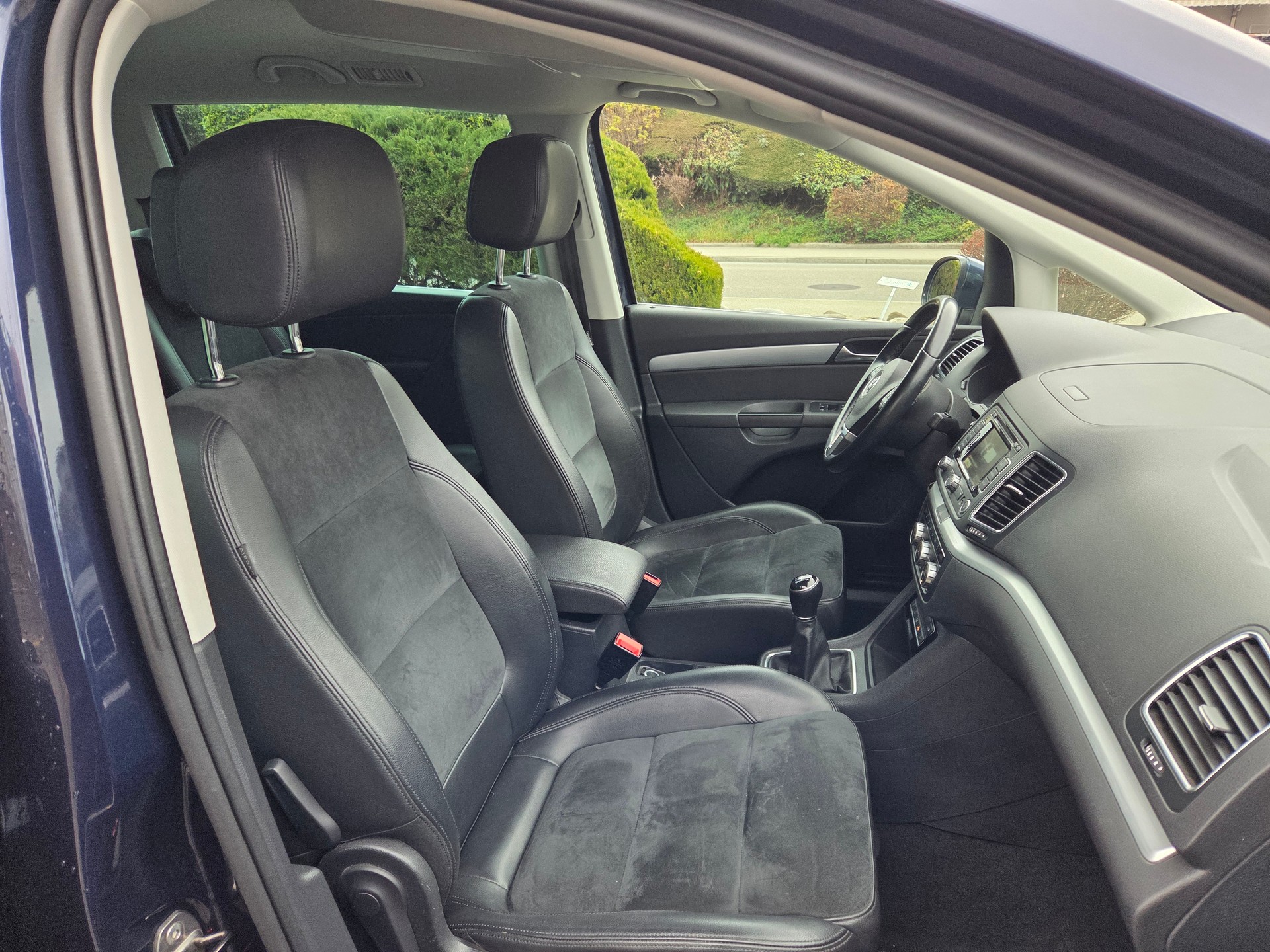 VW Sharan 2.0 TDI BlueMotion Technology Highline-image-15