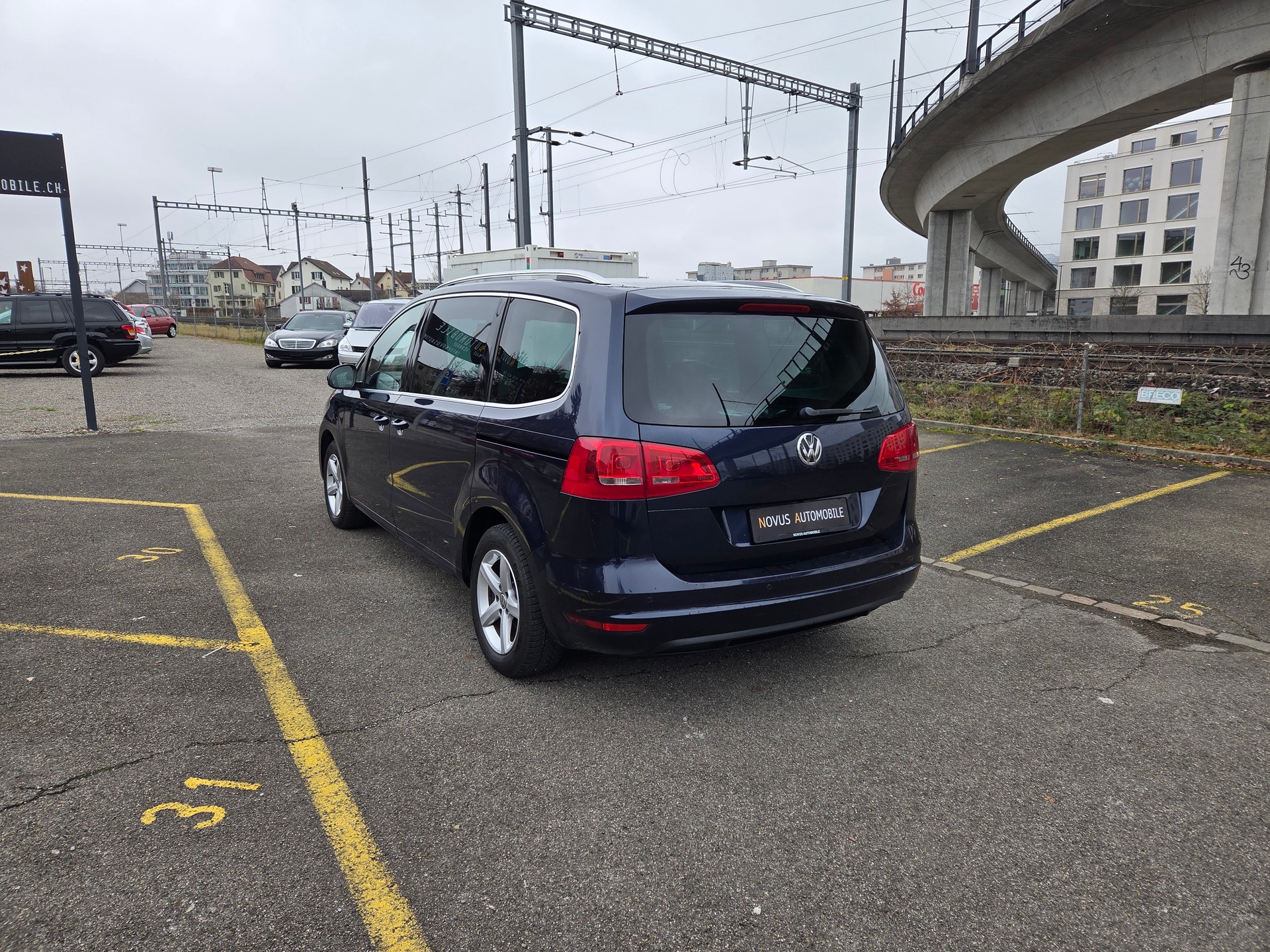 VW Sharan 2.0 TDI BlueMotion Technology Highline-showroom-element-2