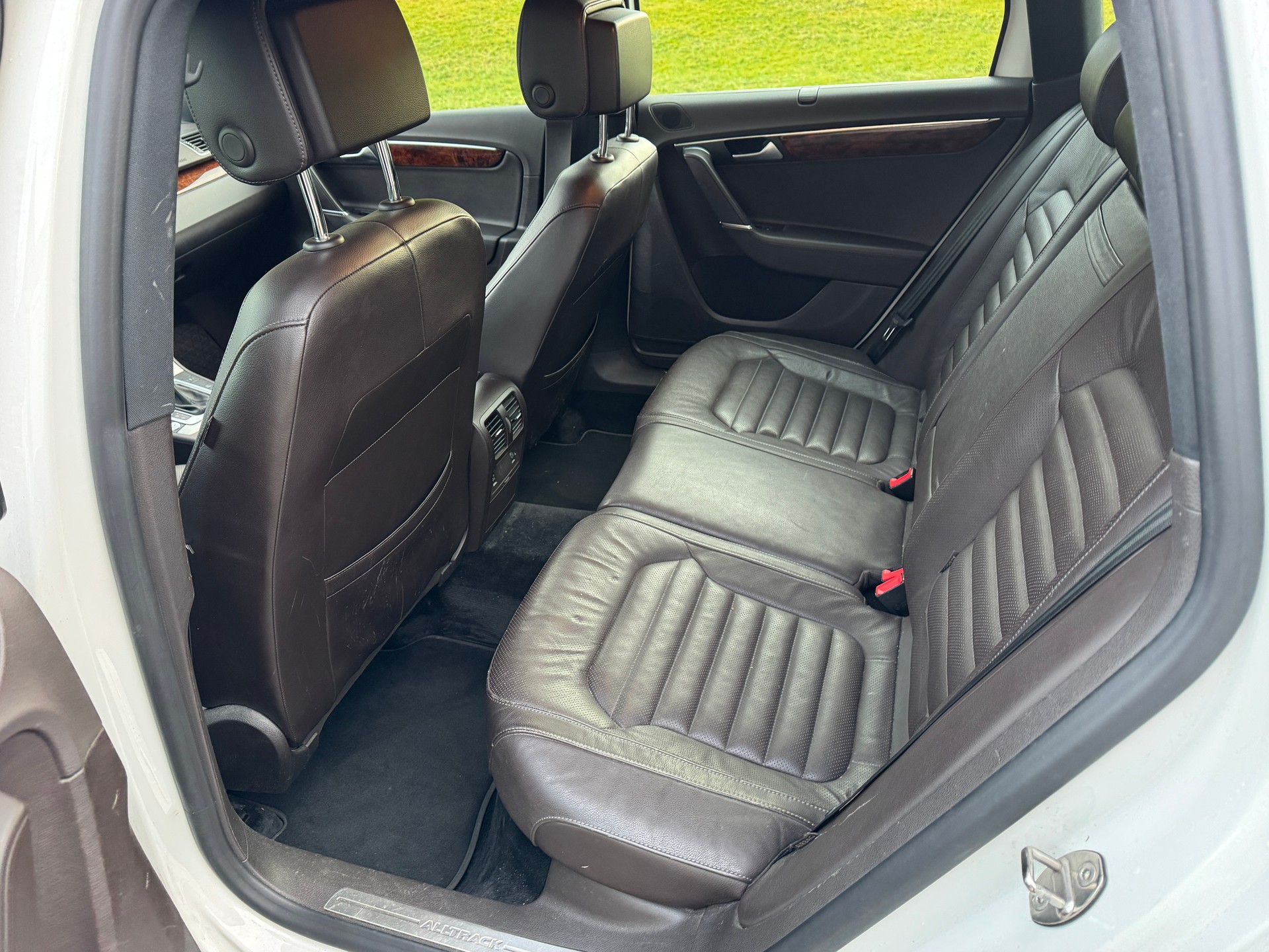 VW Passat Alltrack 2.0 TSI 4Motion DSG-image-10