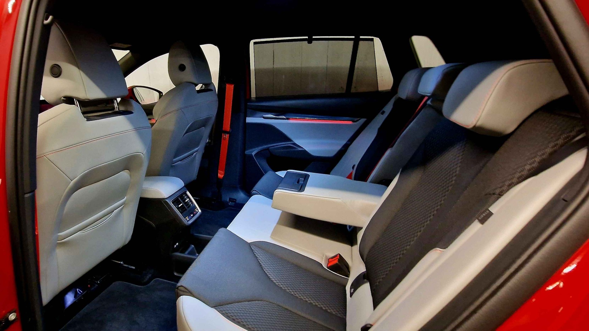 SKODA Elroq 85-image-18