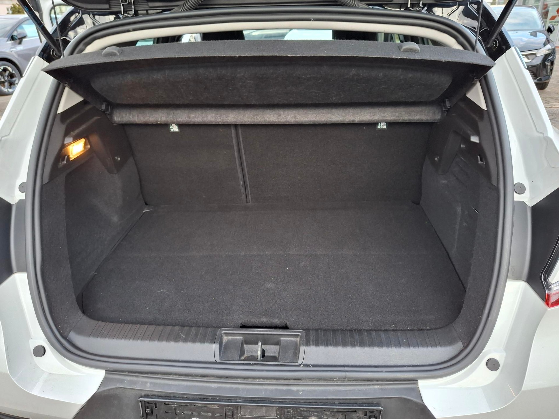 MITSUBISHI ASX 1.6 PHEV Instyle-image-8
