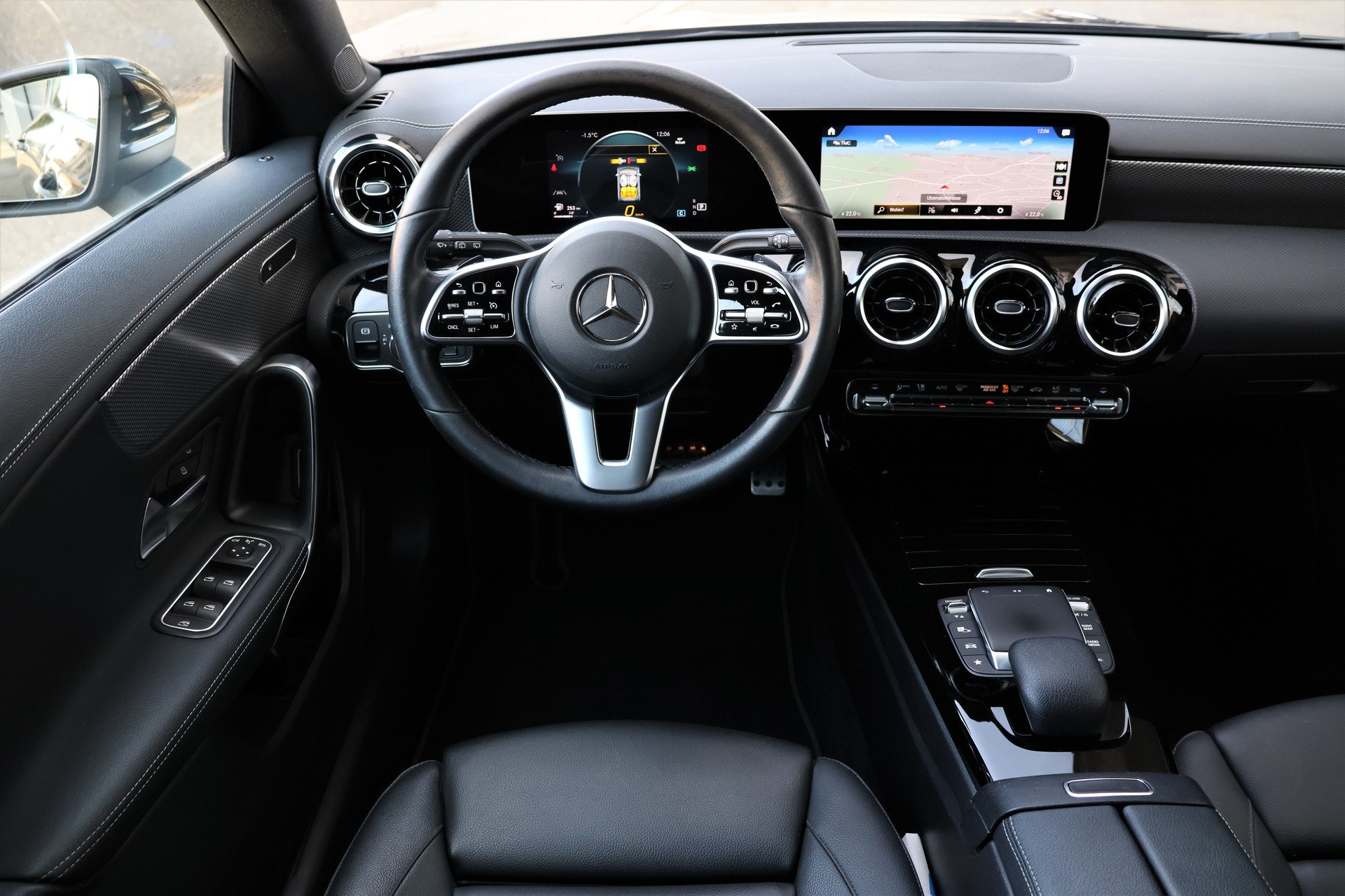 MERCEDES-BENZ CLA Shooting Brake 180 7G-DCT Progressive (CH)-image-11