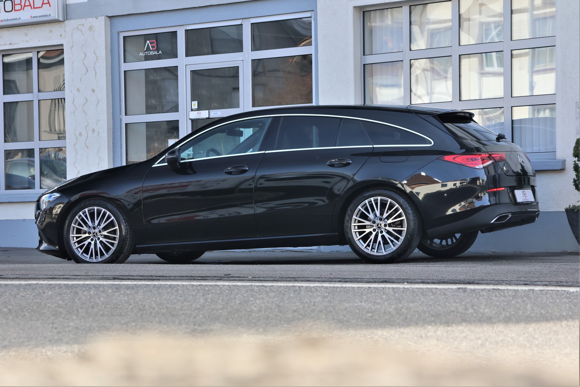 MERCEDES-BENZ CLA Shooting Brake 180 7G-DCT Progressive (CH)-showroom-element-3