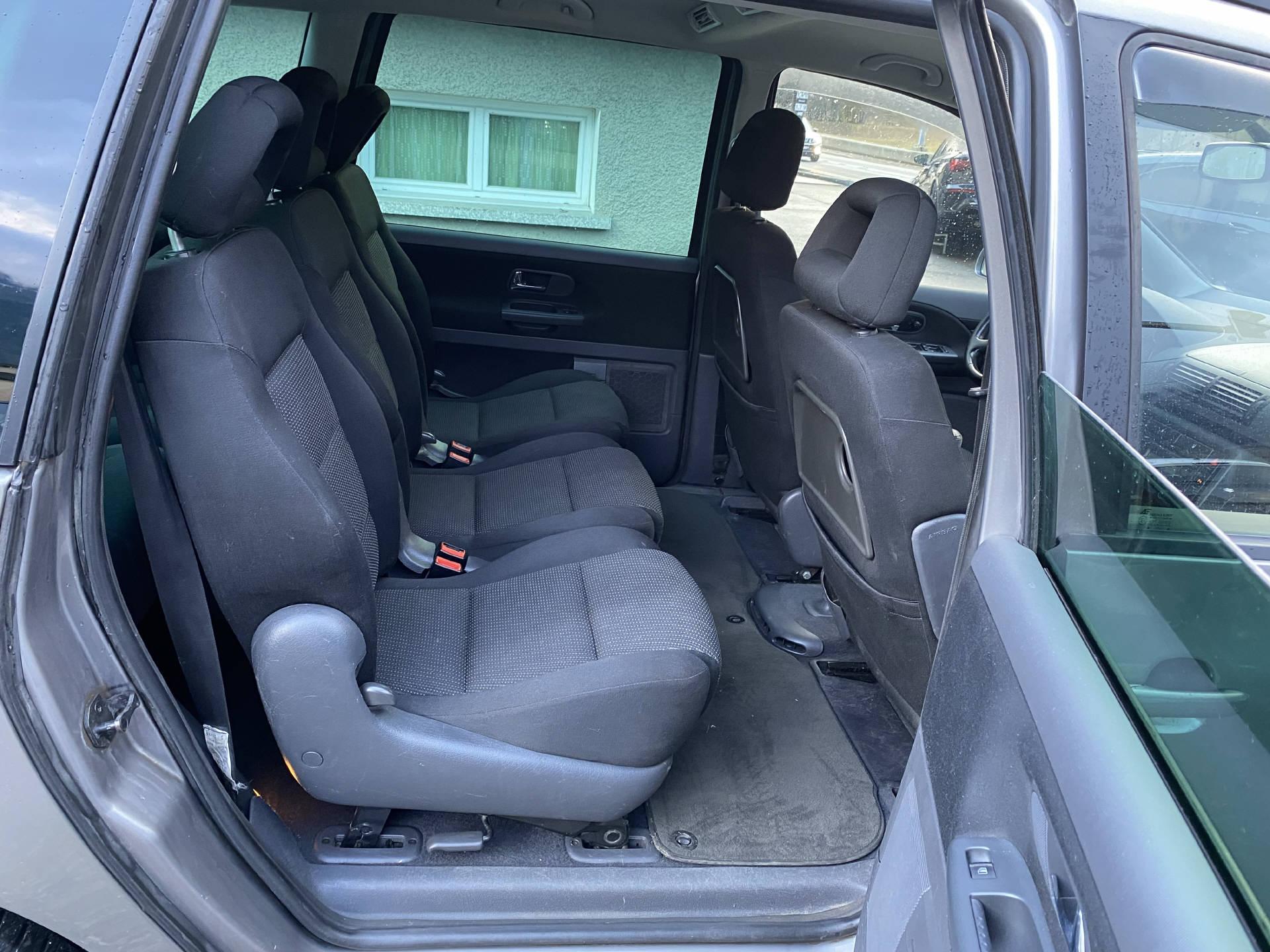 SEAT Alhambra 1.9 TDI 115 Sport 4x4-image-7