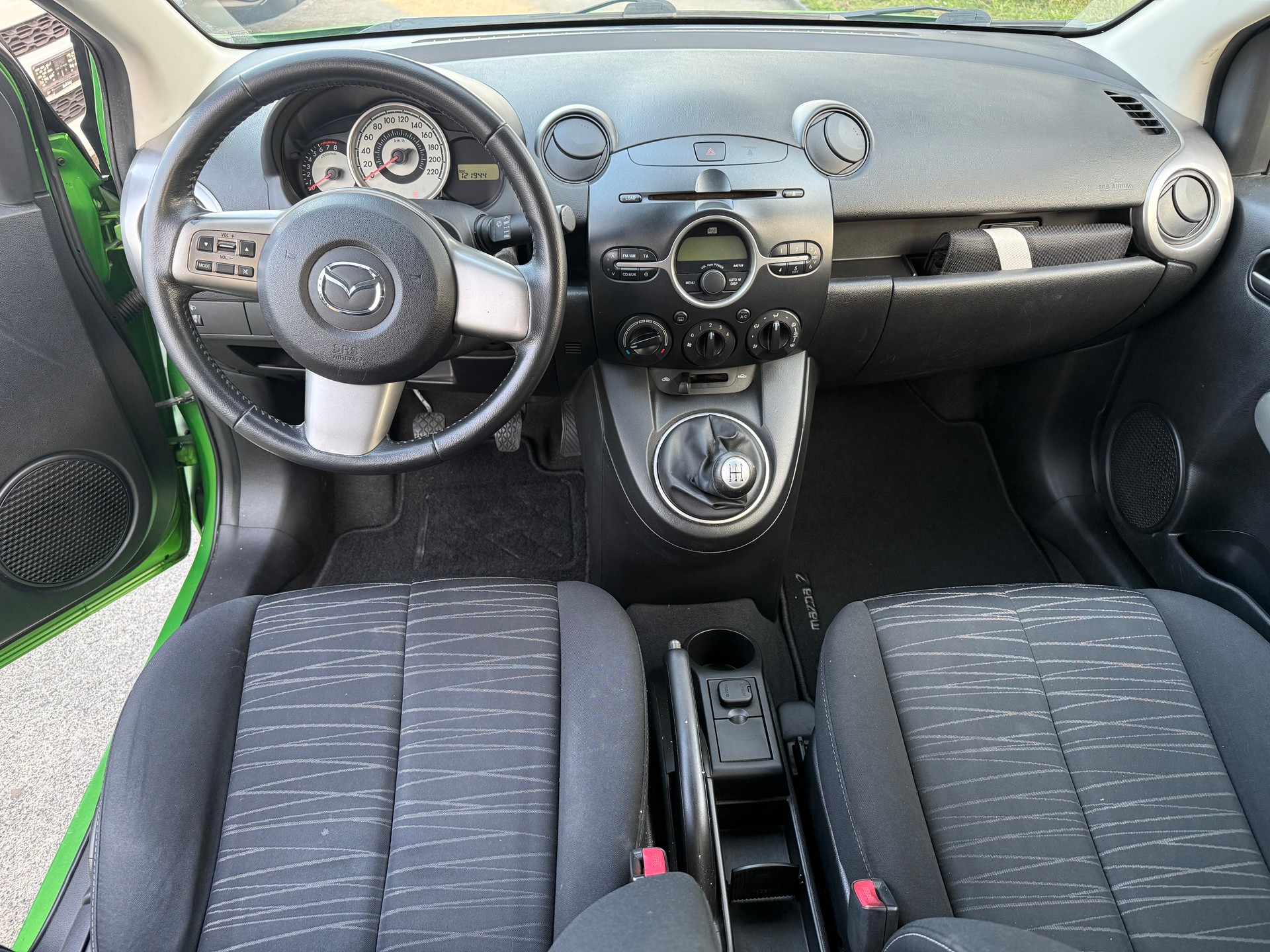MAZDA 2 1.3i 16V Exclusive-image-12