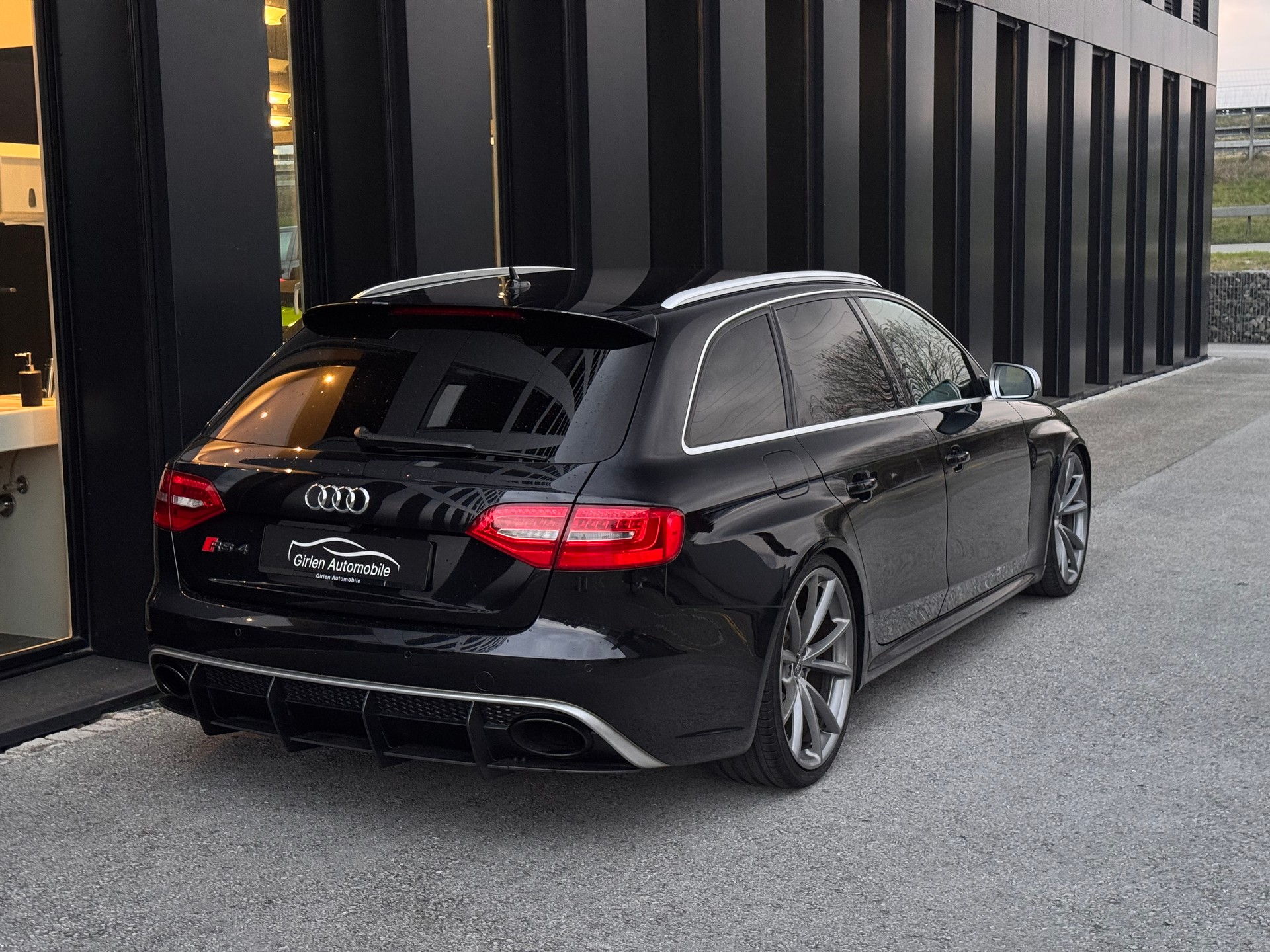 AUDI RS4 Avant 4.2 FSI V8 quattro S-tronic-image-10