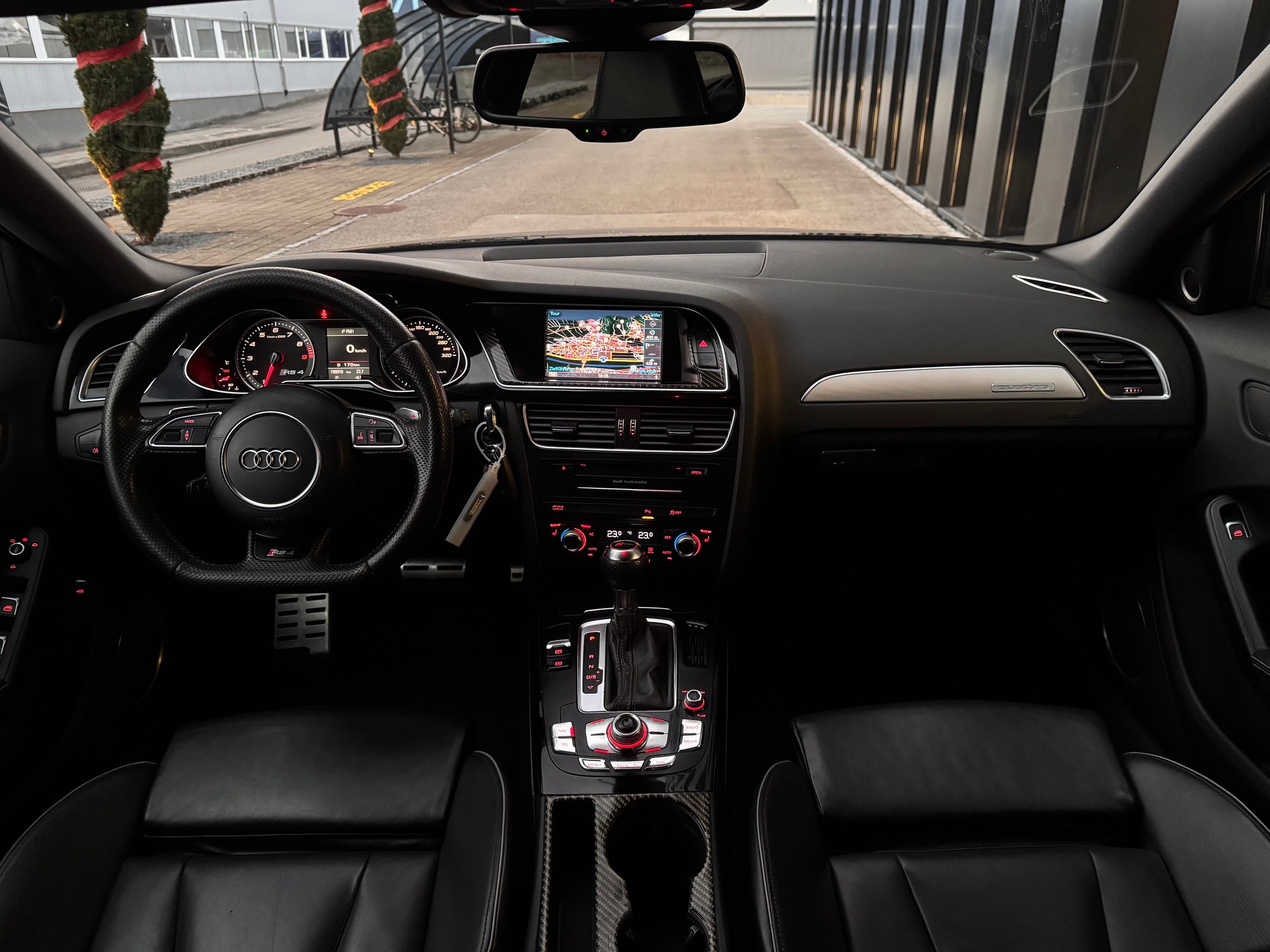 AUDI RS4 Avant 4.2 FSI V8 quattro S-tronic-image-13