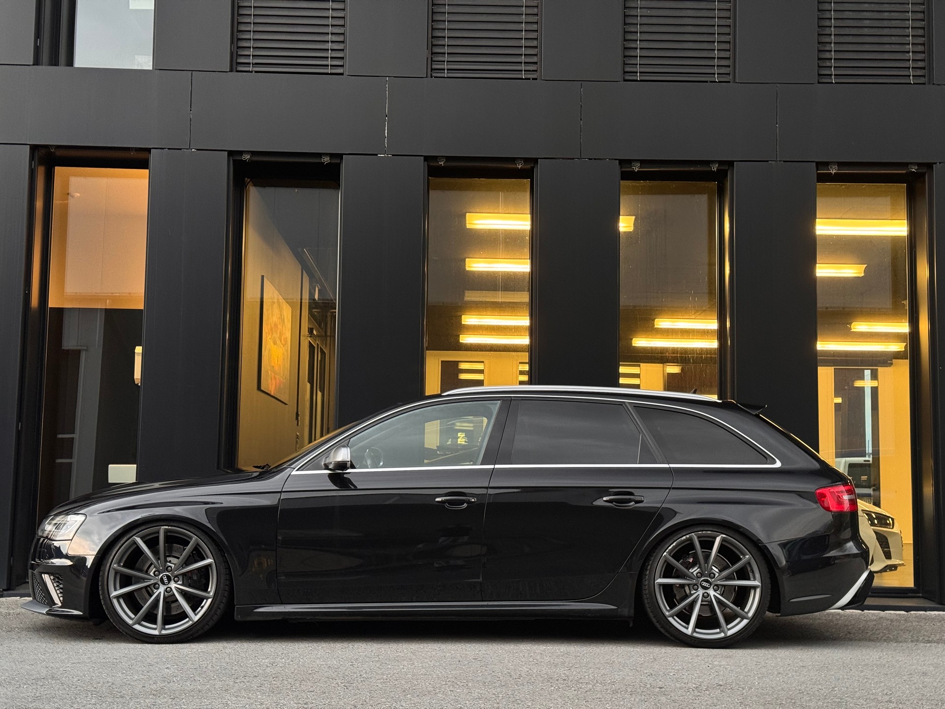 AUDI RS4 Avant 4.2 FSI V8 quattro S-tronic-image-3