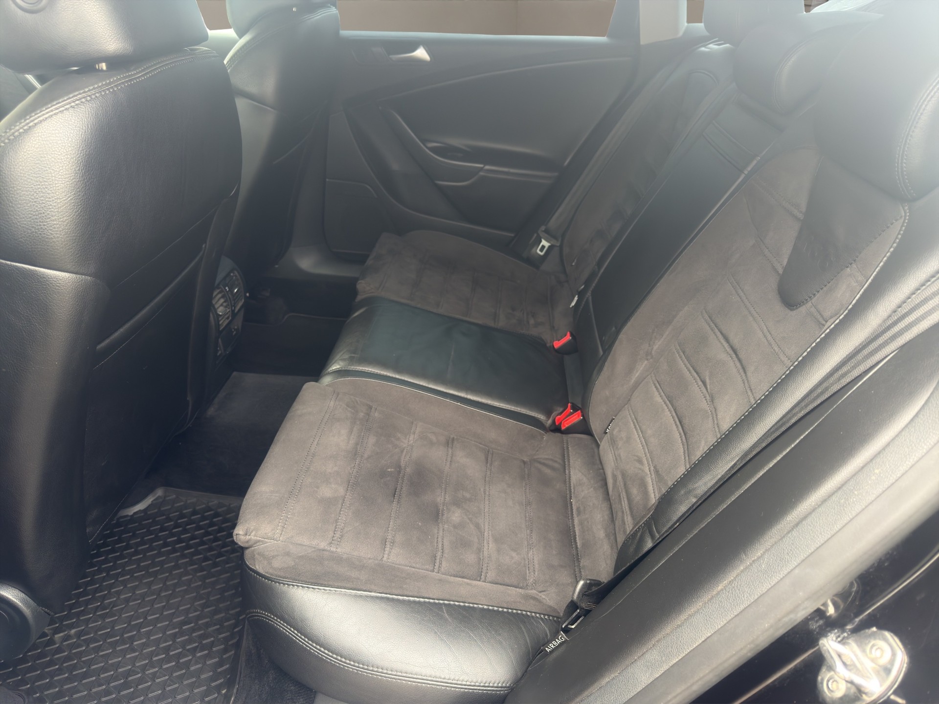 VW Passat Variant R36 4Motion-image-10