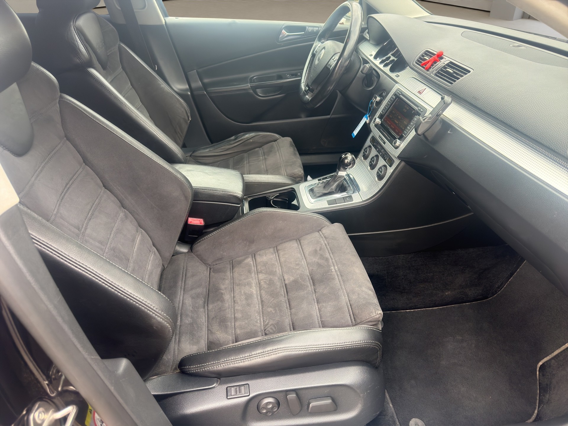 VW Passat Variant R36 4Motion-image-12