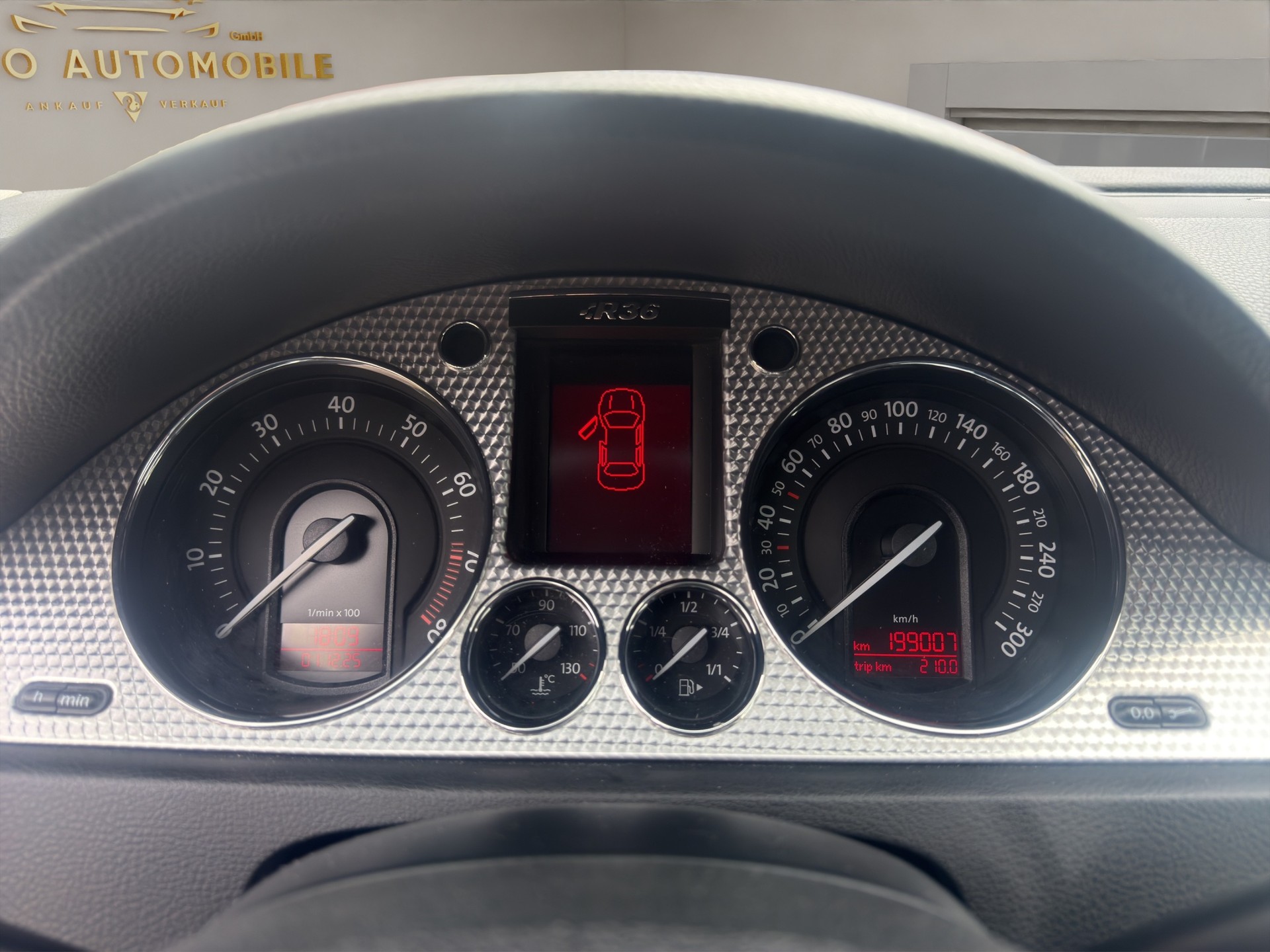 VW Passat Variant R36 4Motion-image-9