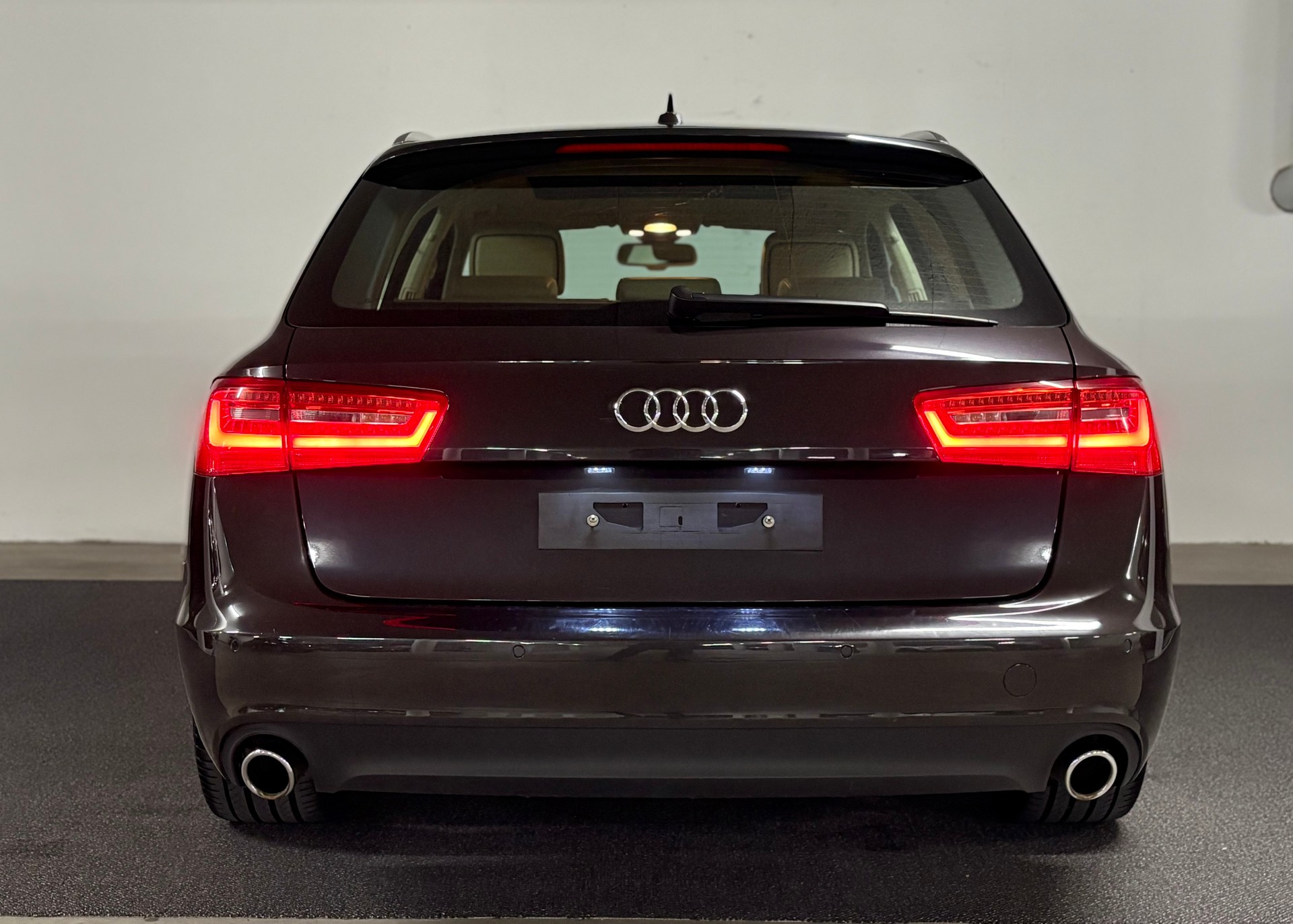 AUDI A6 Avant 3.0 TDI V6 quattro S-tronic Frisch ab MFK und aus 1. Hand-image-6