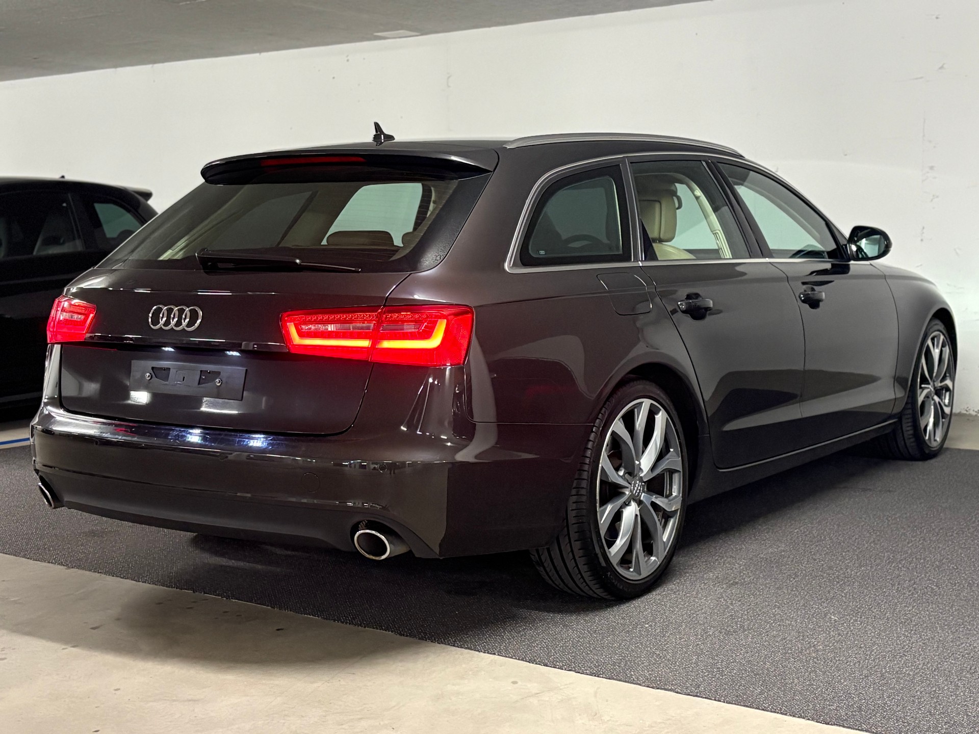 AUDI A6 Avant 3.0 TDI V6 quattro S-tronic Frisch ab MFK und aus 1. Hand-image-7