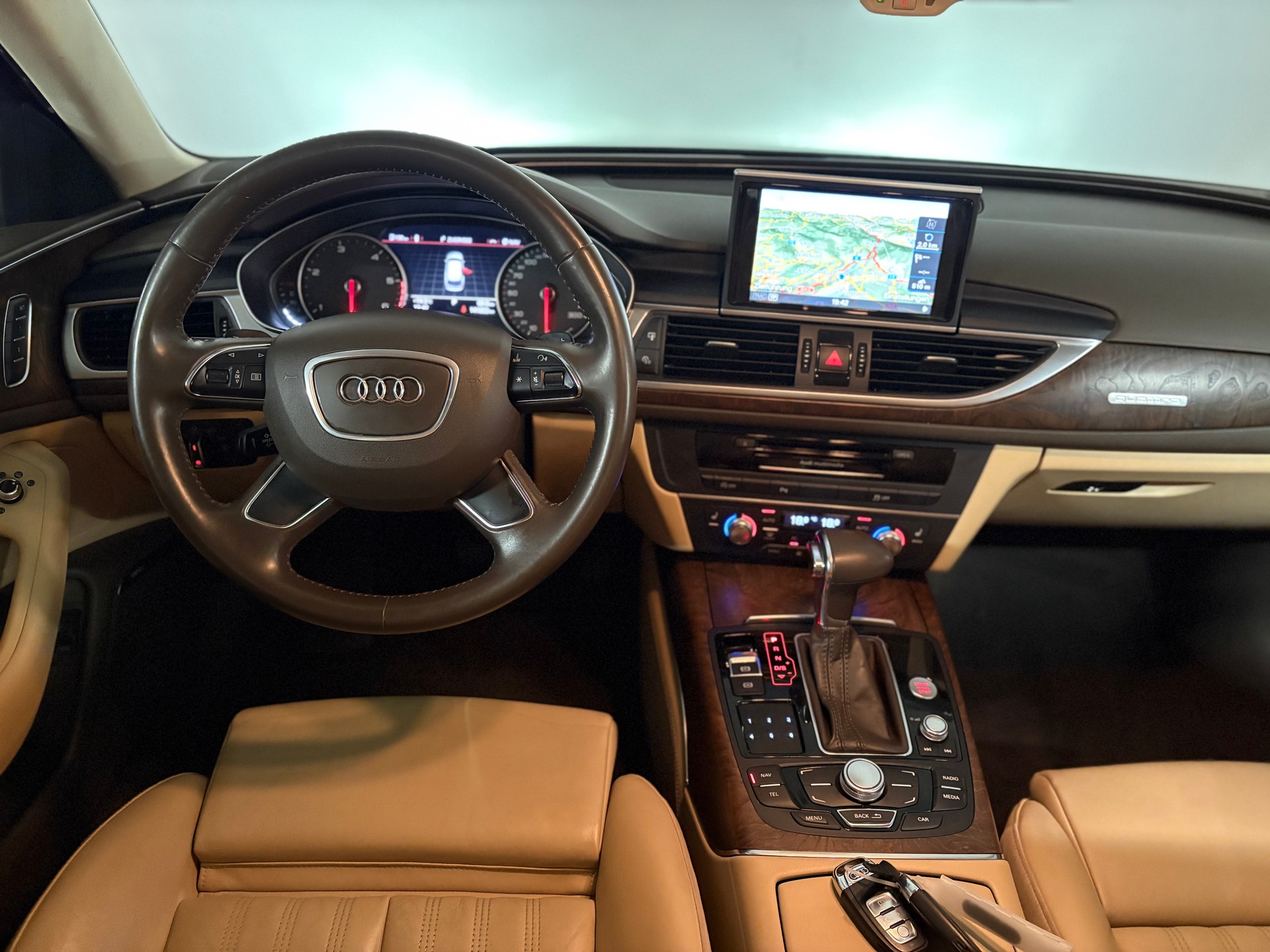 AUDI A6 Avant 3.0 TDI V6 quattro S-tronic Frisch ab MFK und aus 1. Hand-image-9