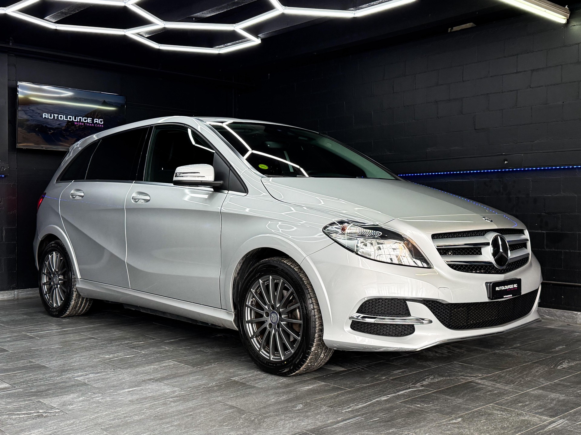 MERCEDES-BENZ B Electric Drive Urban-showroom-element-1