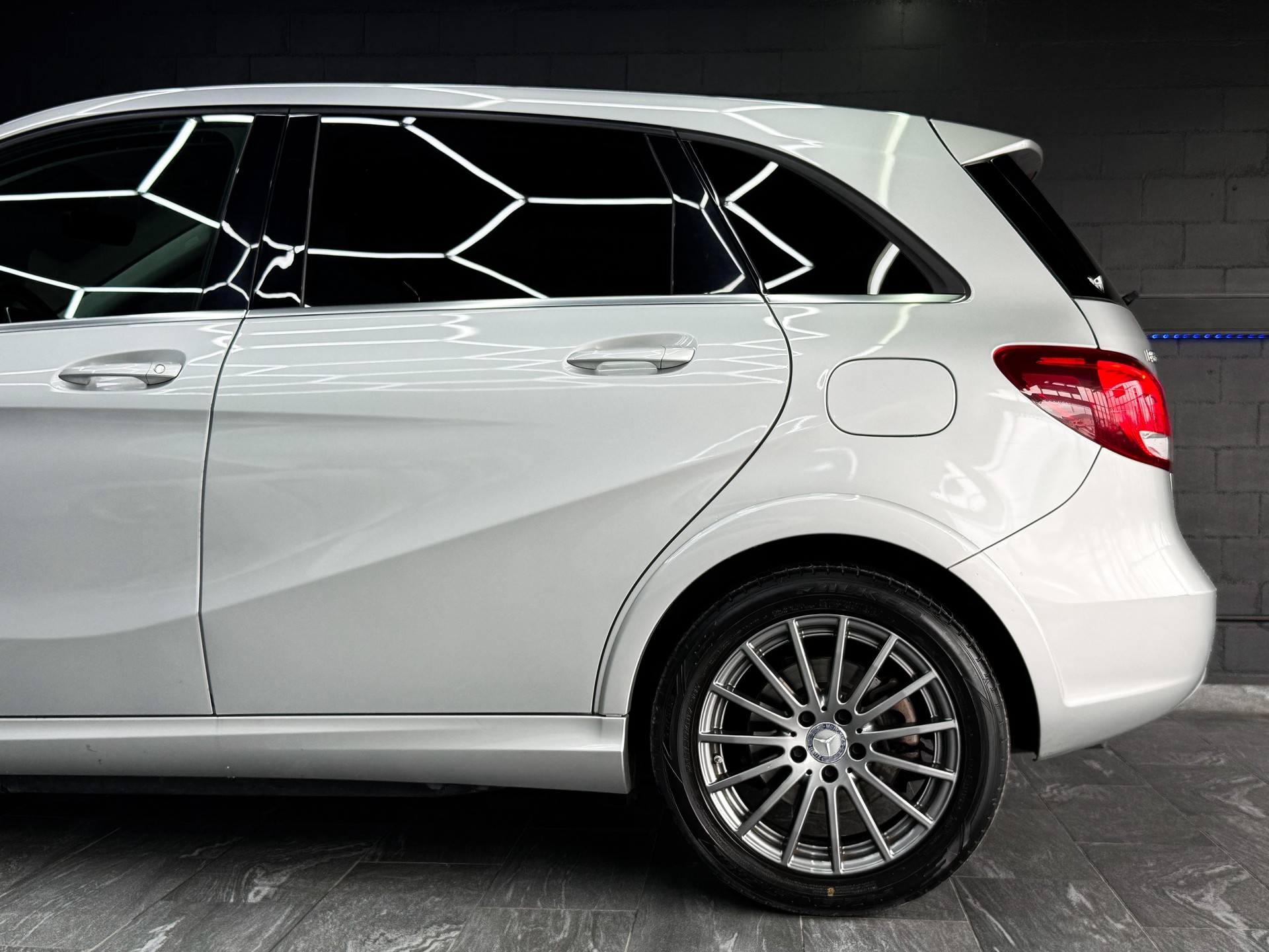 MERCEDES-BENZ B Electric Drive Urban-image-5