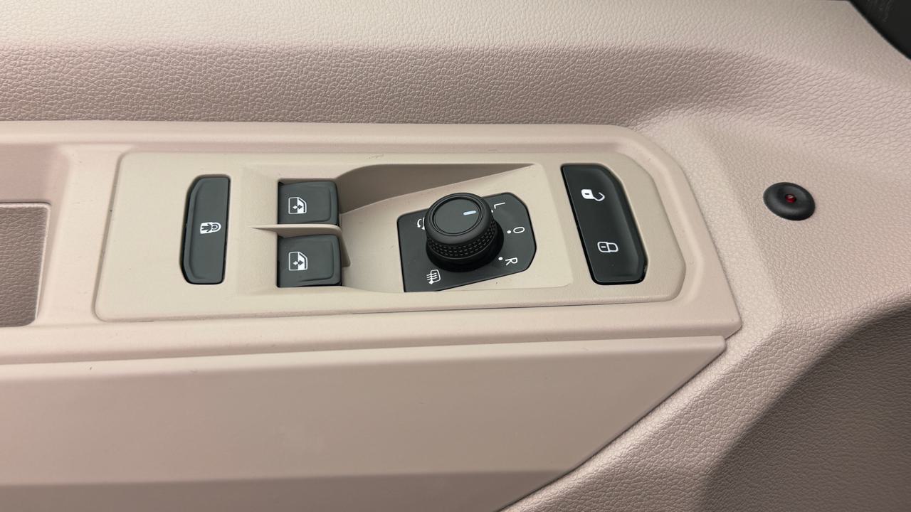 VW Multivan 1.5 eHybrid Life Lang DSG-image-8