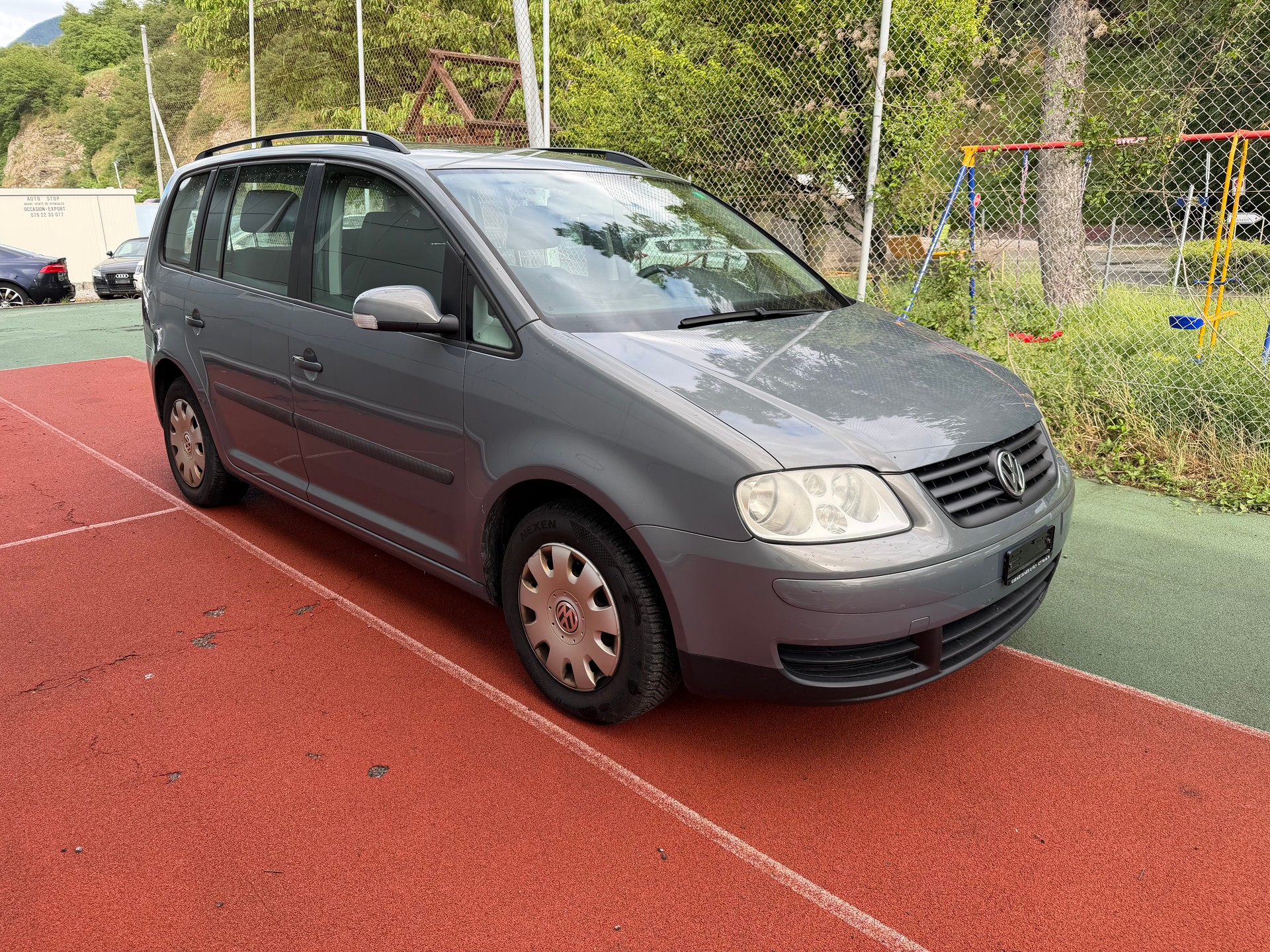 VW Touran 1.6 FSI-image-1