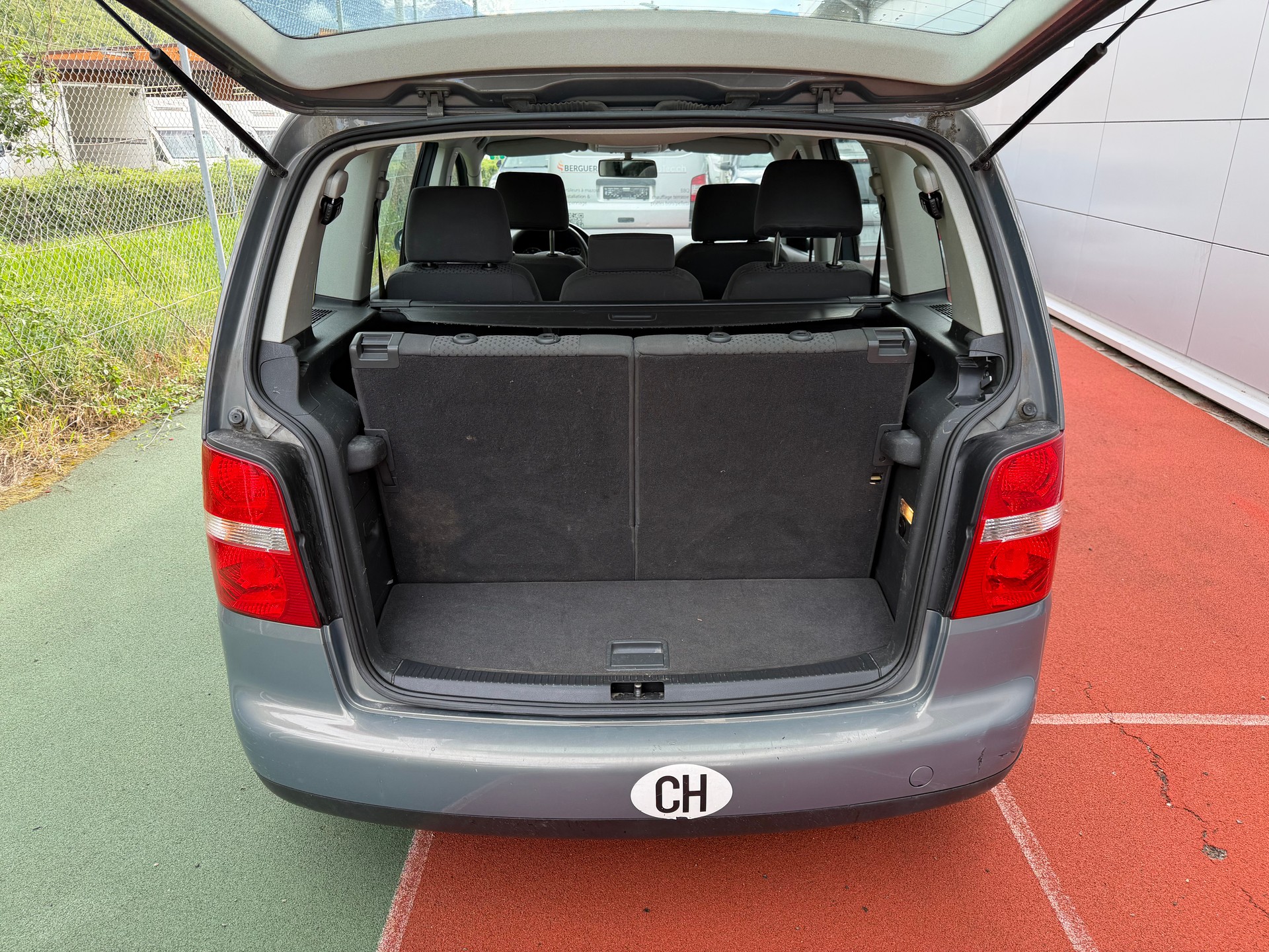 VW Touran 1.6 FSI-image-13