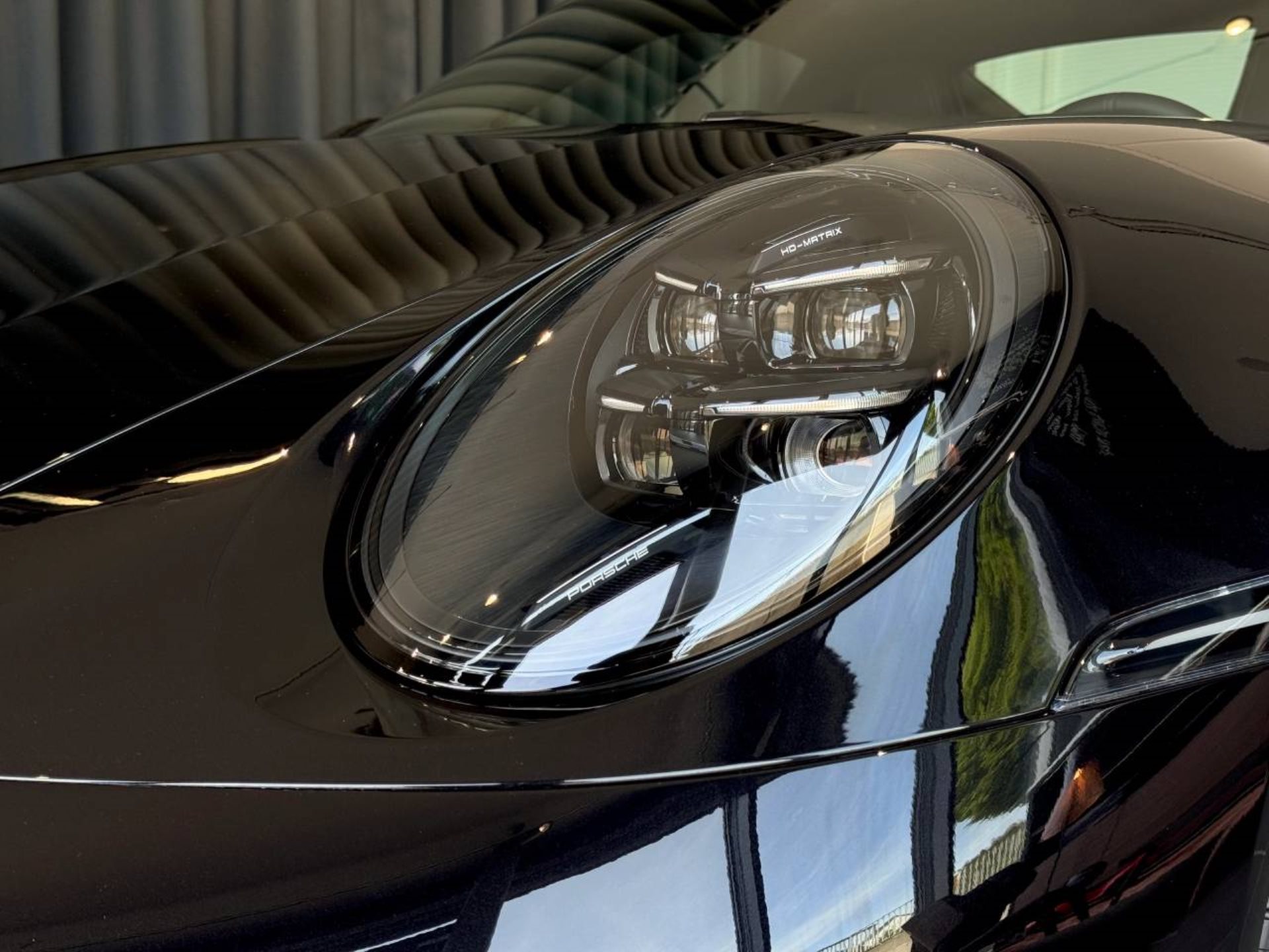 PORSCHE 911 Carrera-image-12