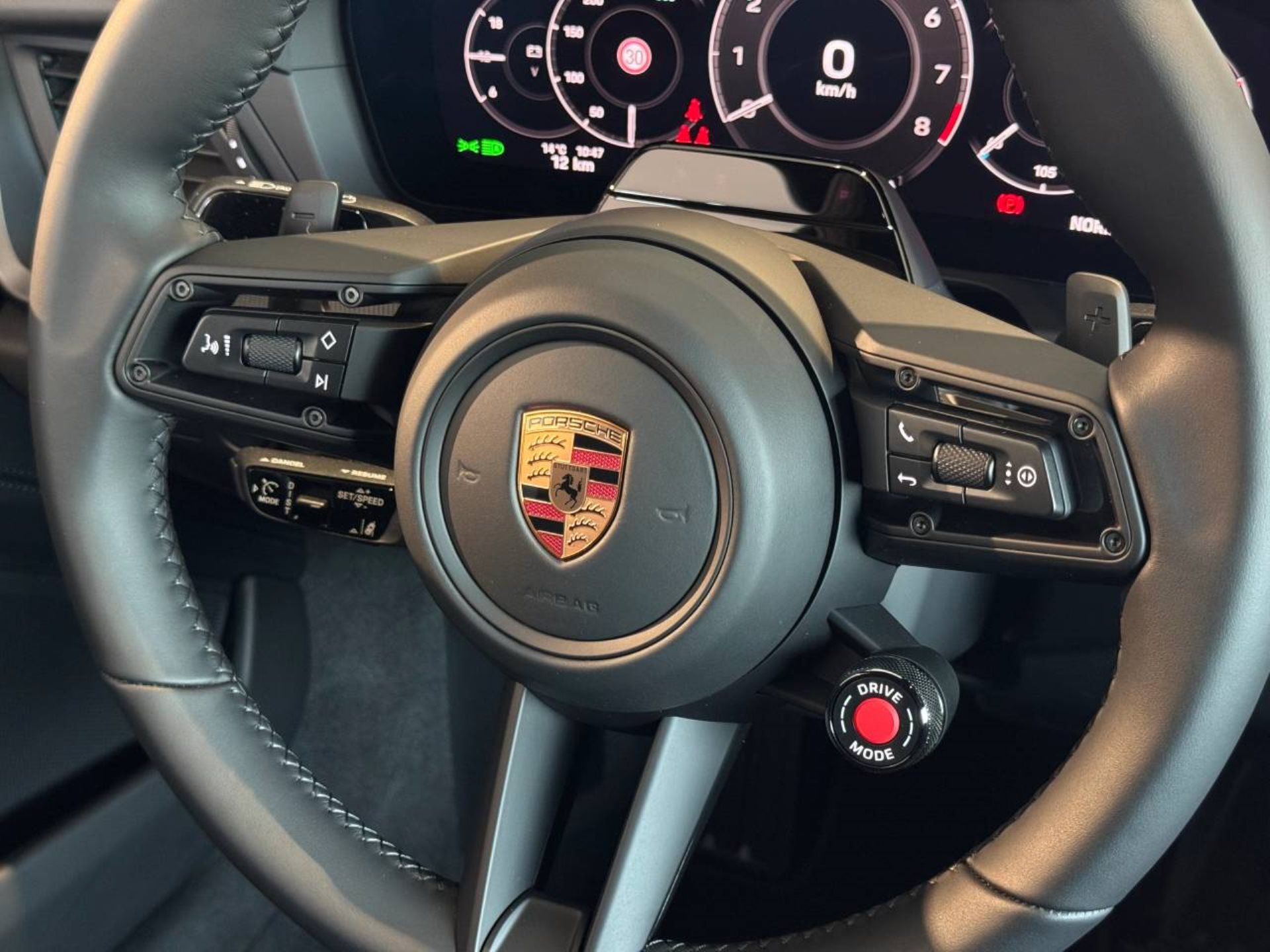PORSCHE 911 Carrera-image-24