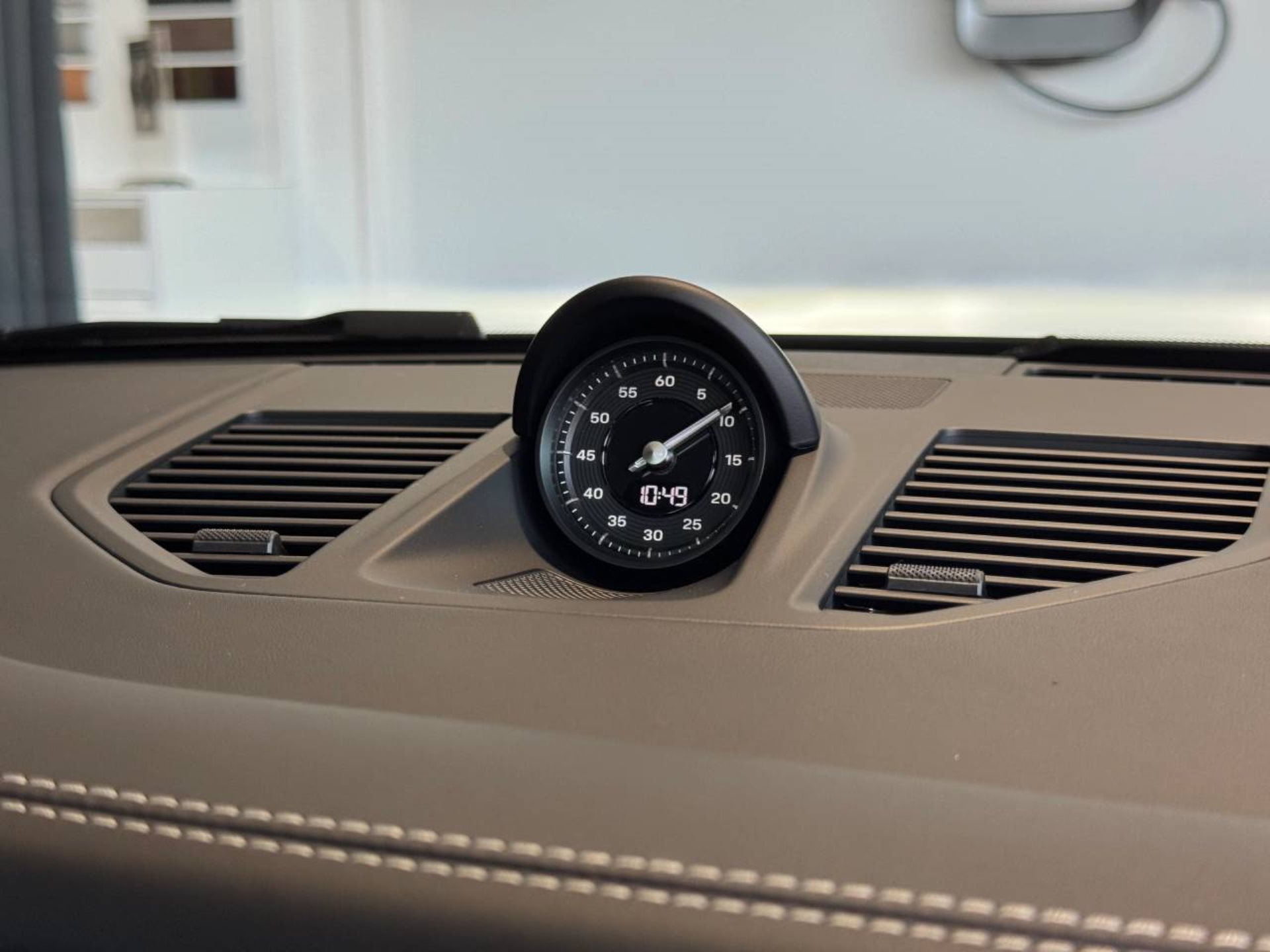 PORSCHE 911 Carrera-image-26