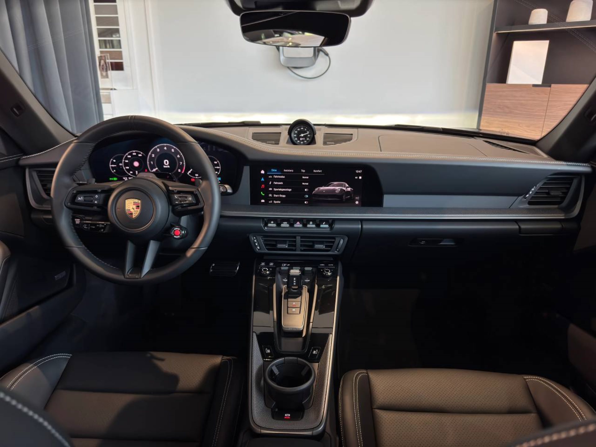 PORSCHE 911 Carrera-image-16