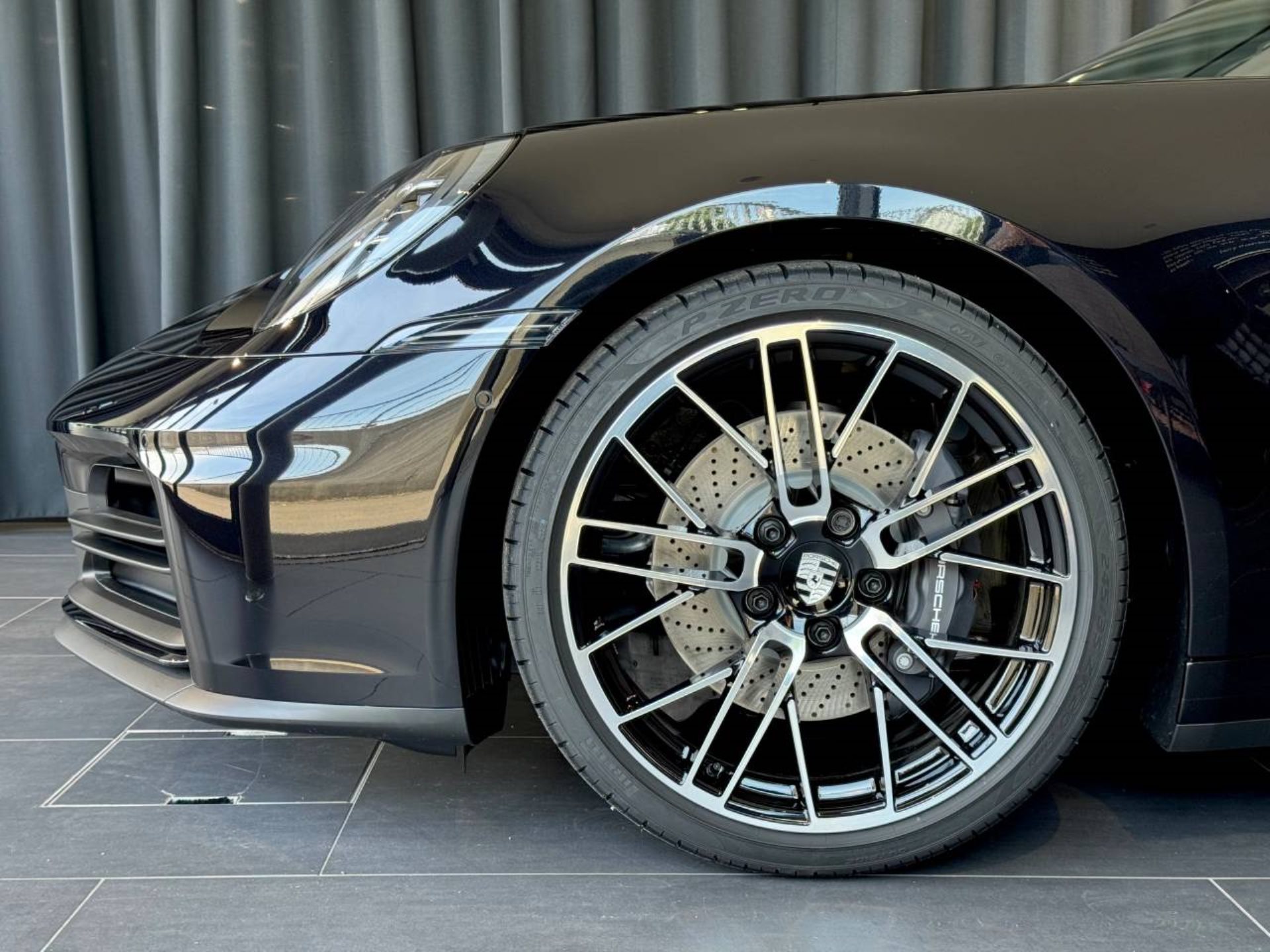 PORSCHE 911 Carrera-image-11