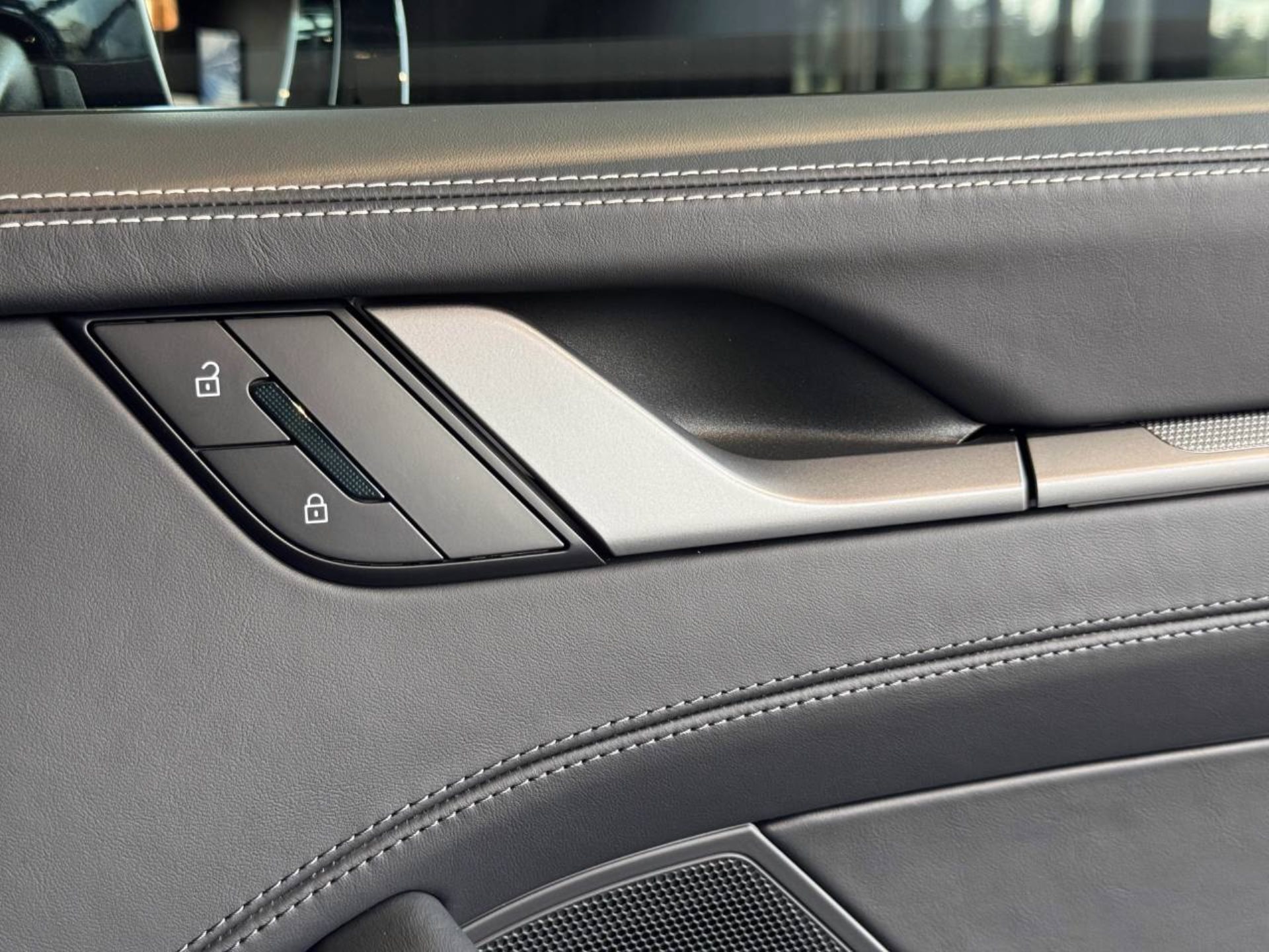 PORSCHE 911 Carrera-image-22
