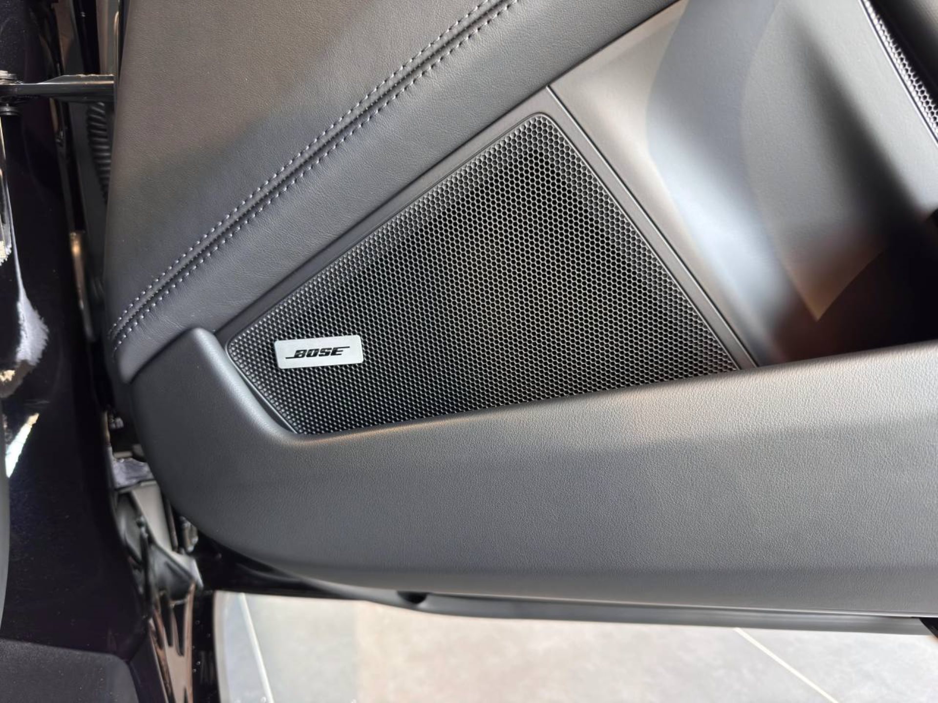 PORSCHE 911 Carrera-image-21