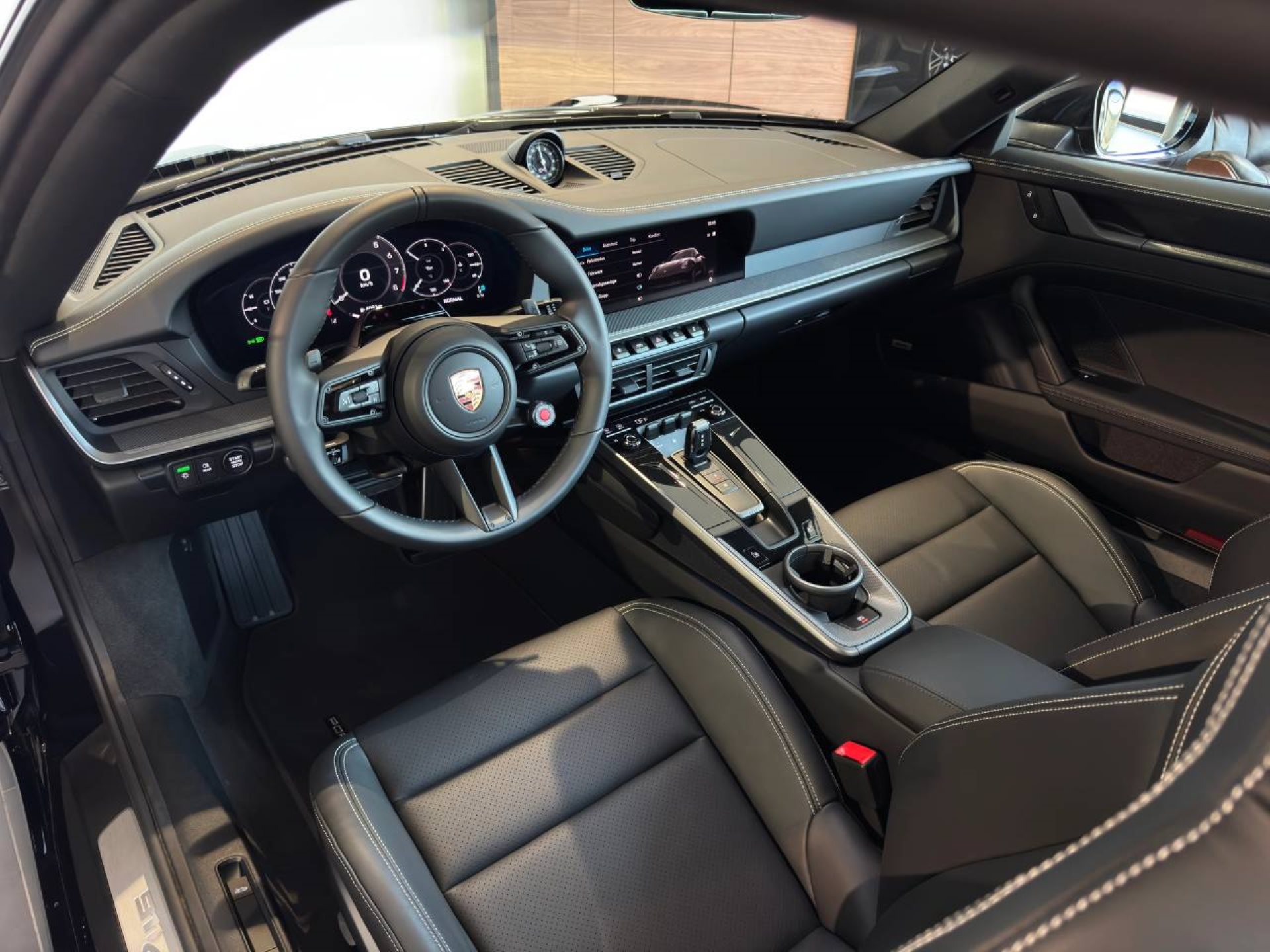 PORSCHE 911 Carrera-showroom-element-3