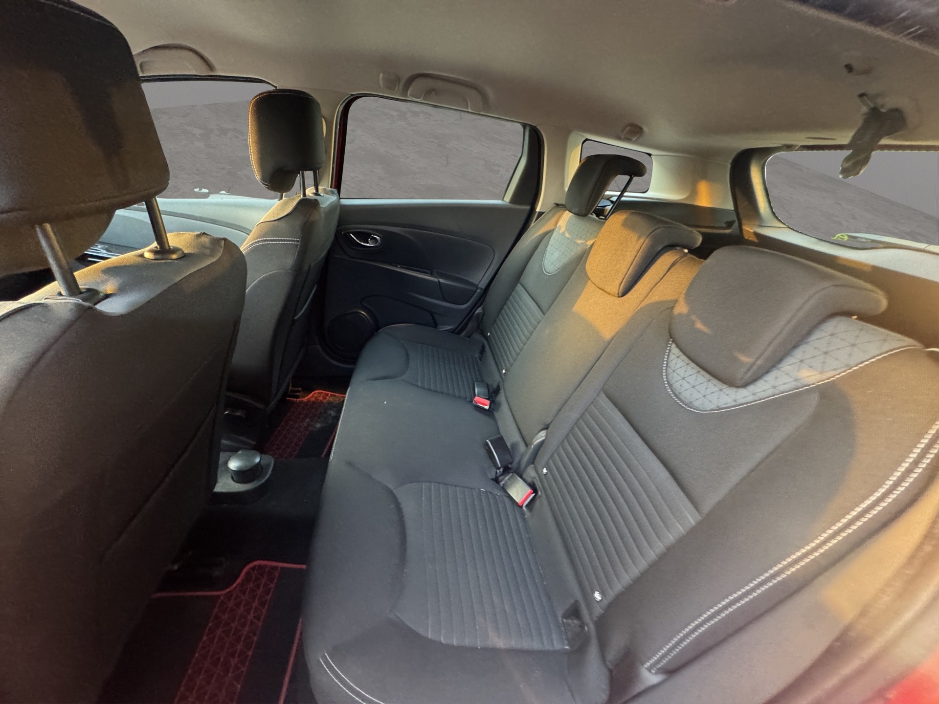 RENAULT Clio Grandtour 0.9 12V Swiss Edition-image-9