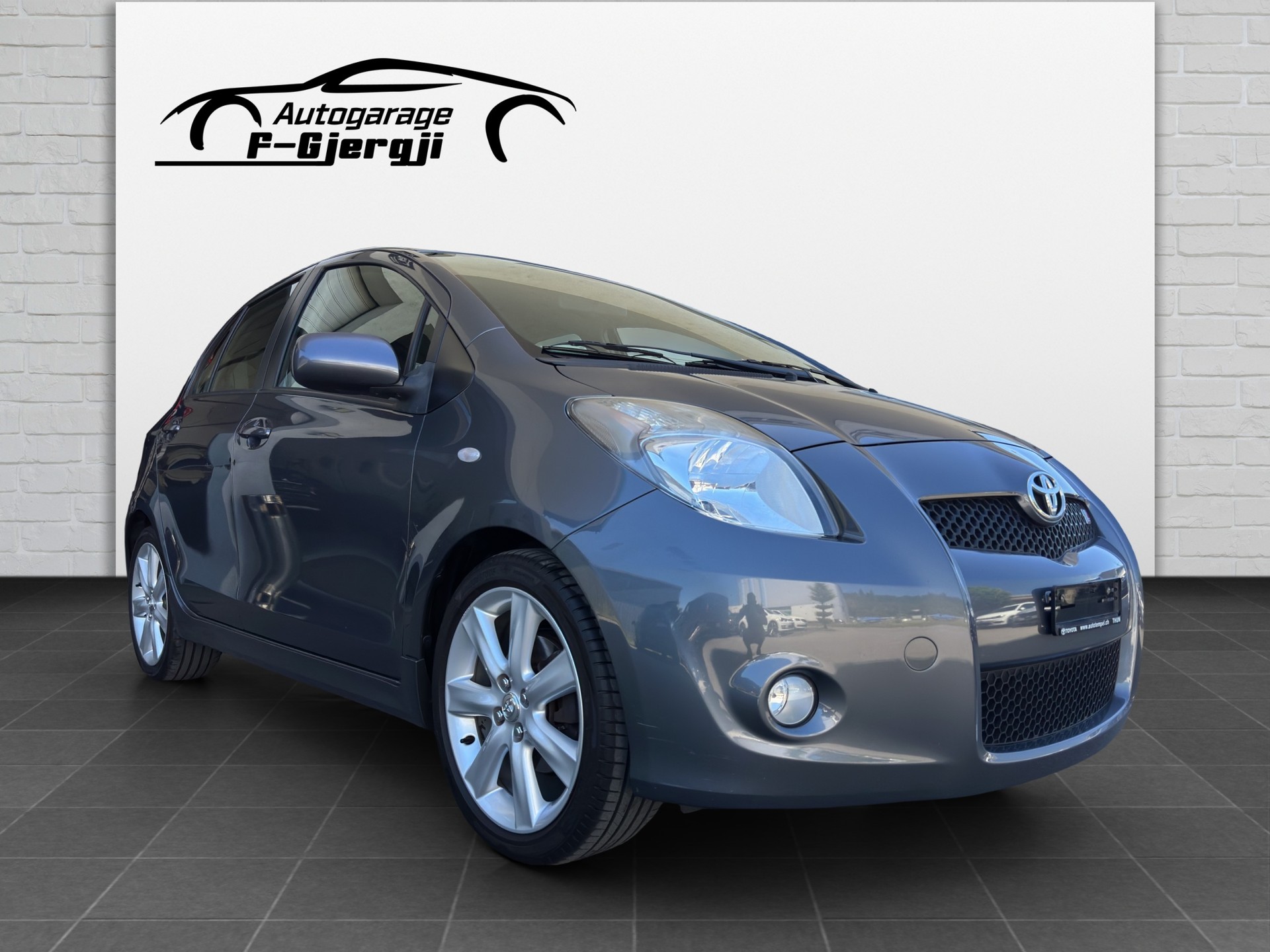 TOYOTA Yaris 1.8 TS-showroom-element-1