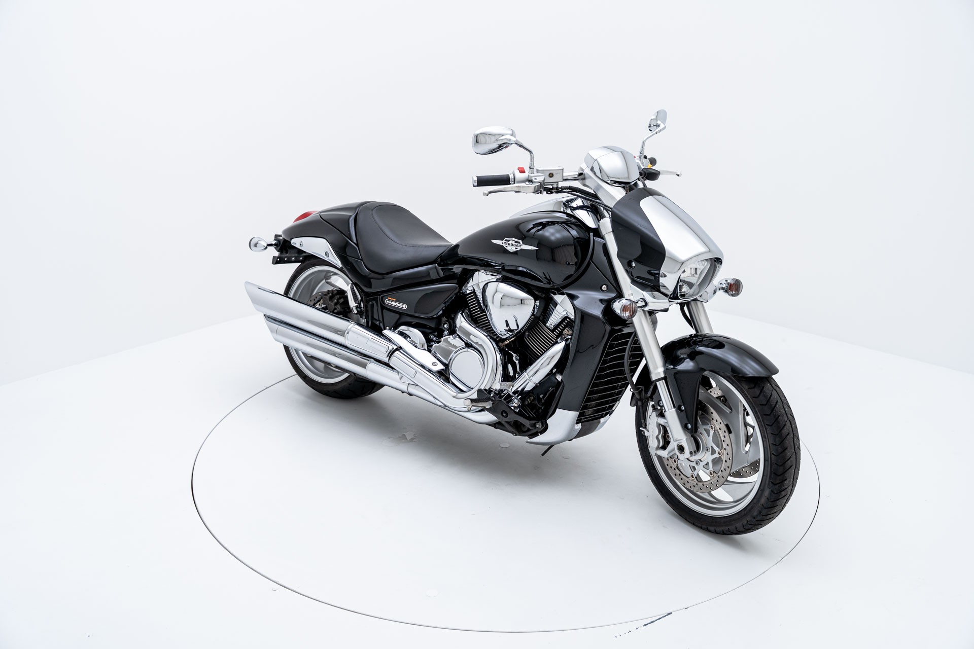 SUZUKI M 1800 R K6-image-1