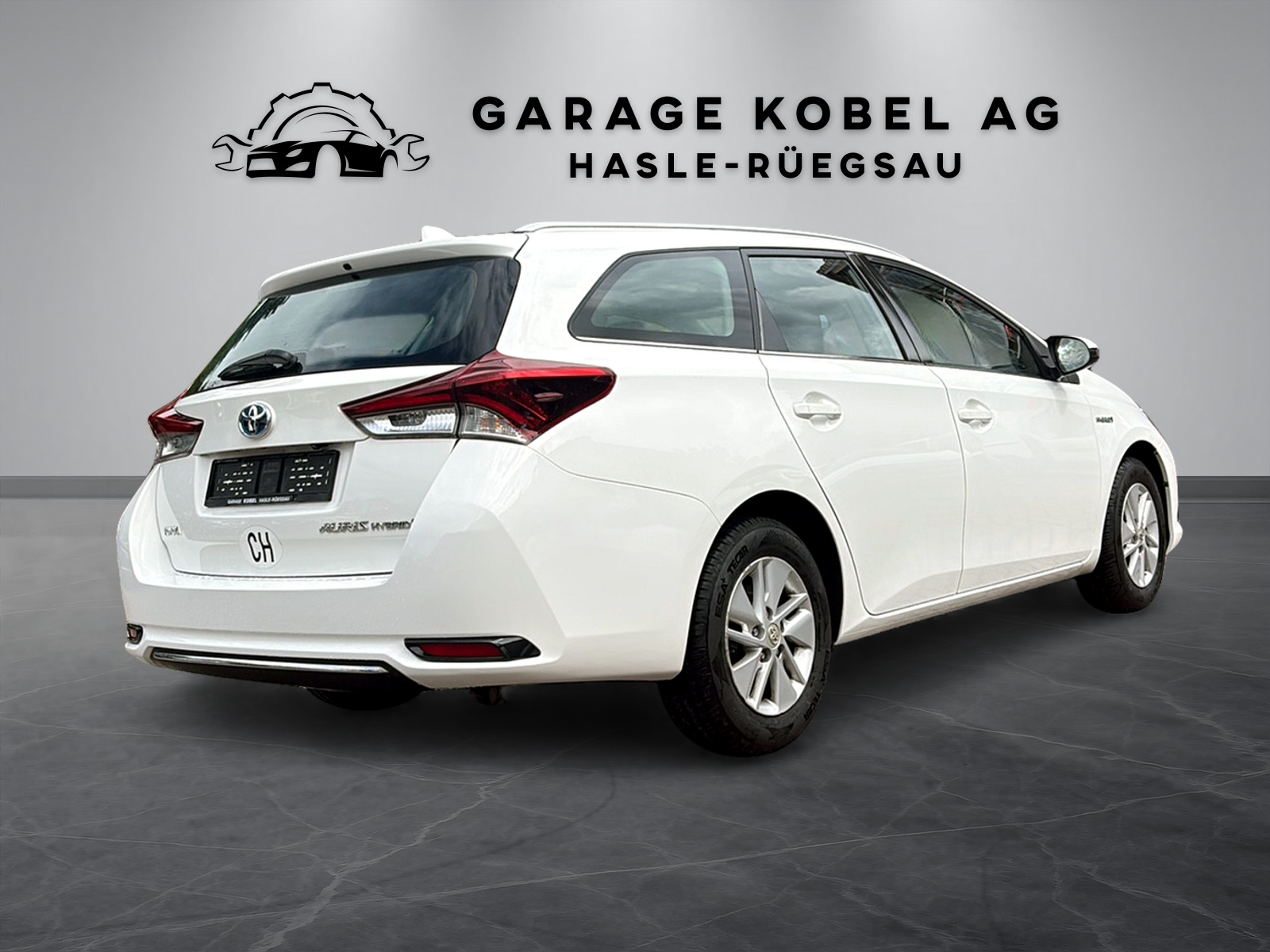 TOYOTA Auris Touring Sports 1.8 HSD Luna e-CVT-showroom-element-2
