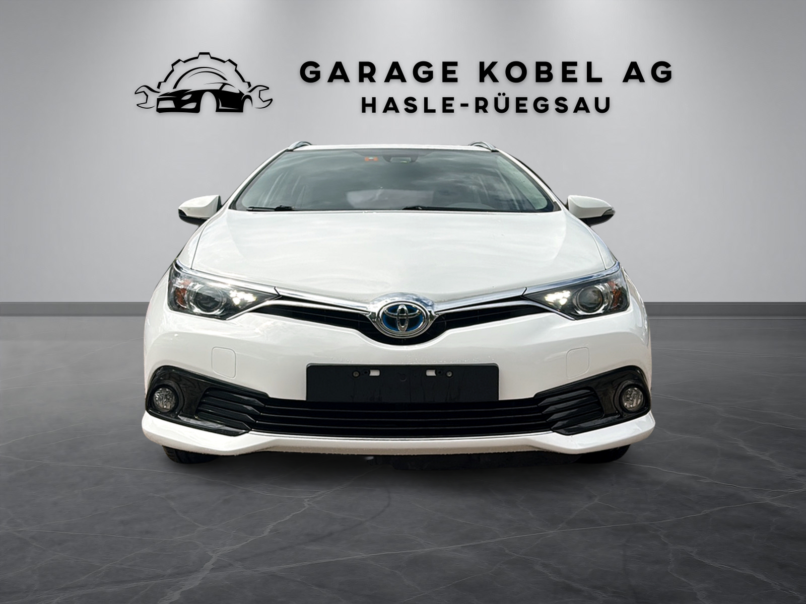TOYOTA Auris Touring Sports 1.8 HSD Luna e-CVT-showroom-element-1