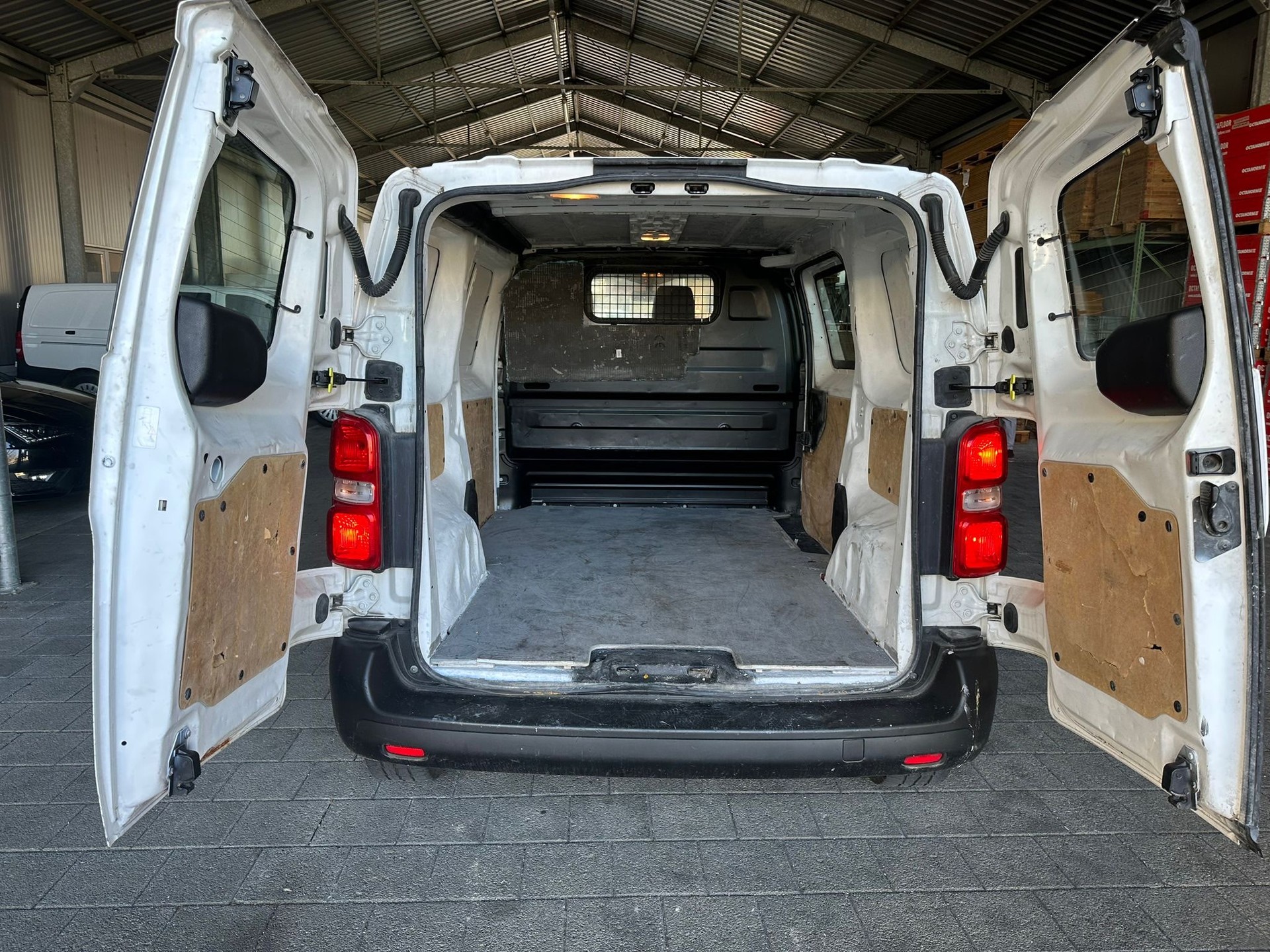 CITROEN Jumpy 2.0 BlueHDi 120 M Komfort-image-12