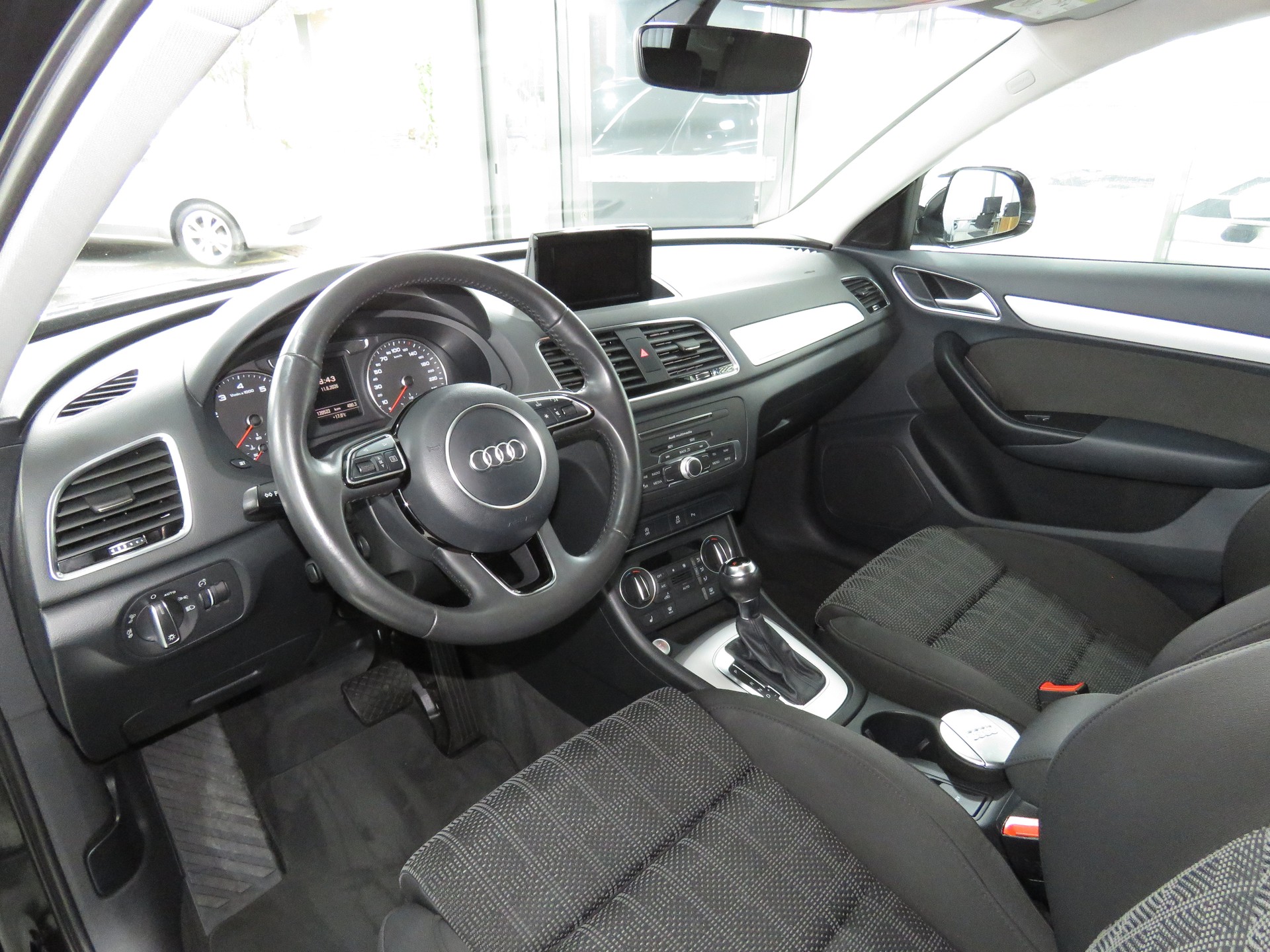 AUDI Q3 2.0 TFSI Sport Quattro S-tronic (Automat)-image-6