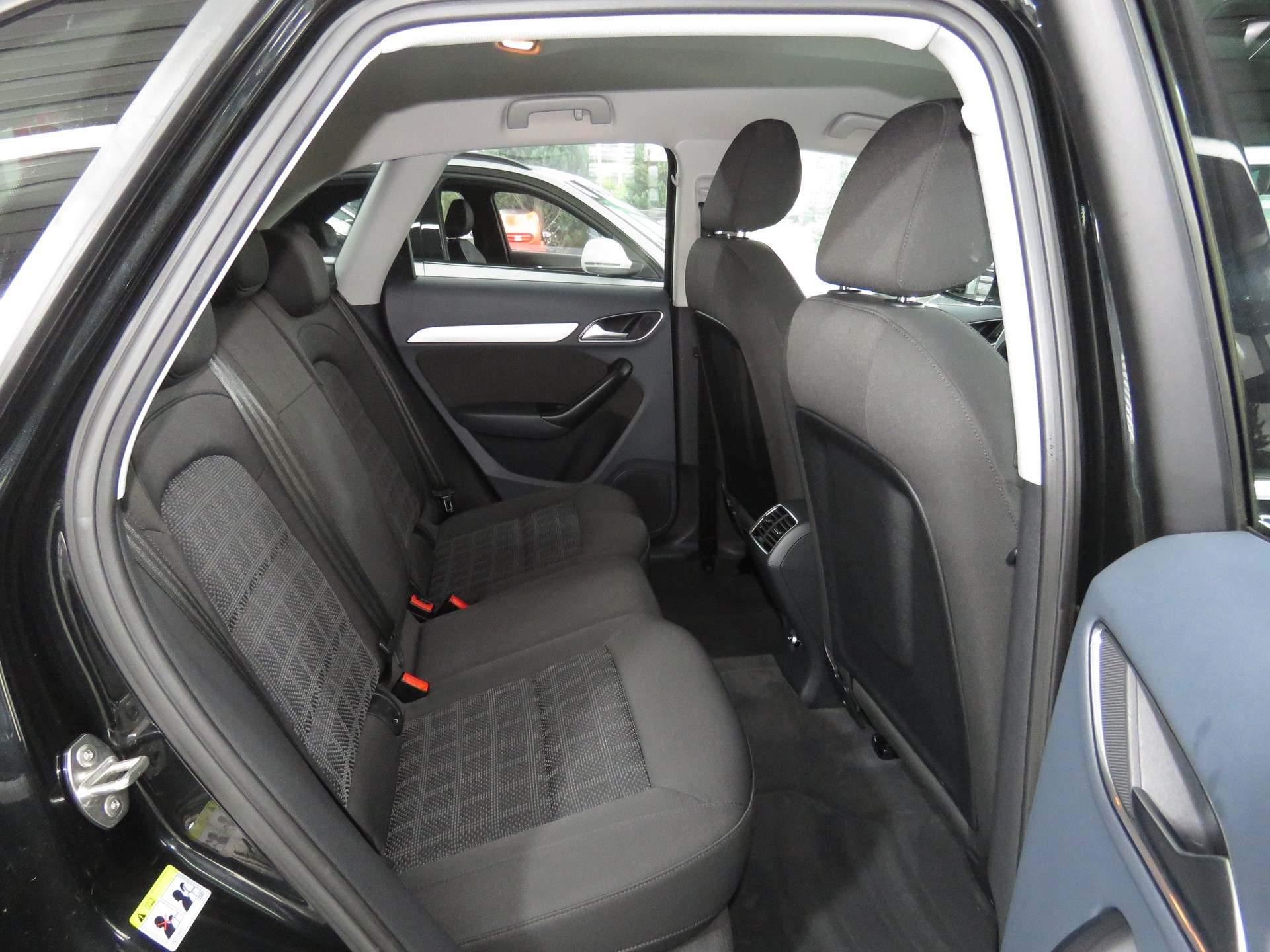 AUDI Q3 2.0 TFSI Sport Quattro S-tronic (Automat)-image-12