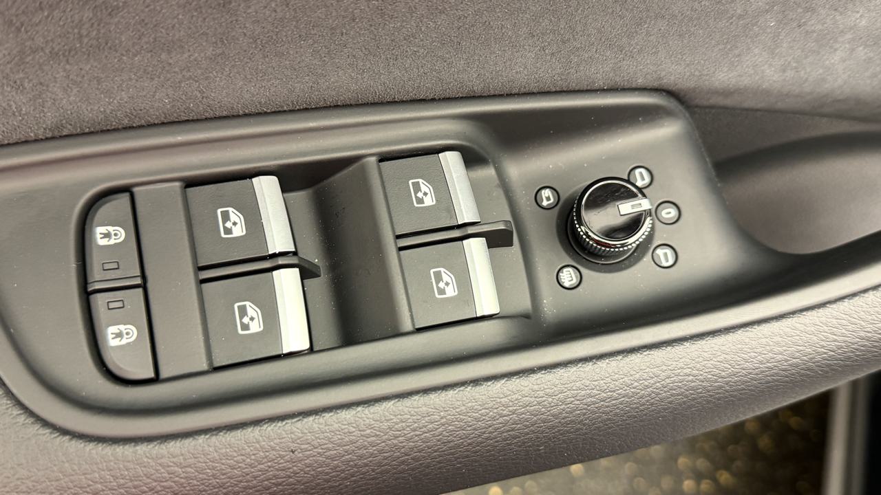 AUDI Q8 SUV TDI quattro 210 kW S line-image-8