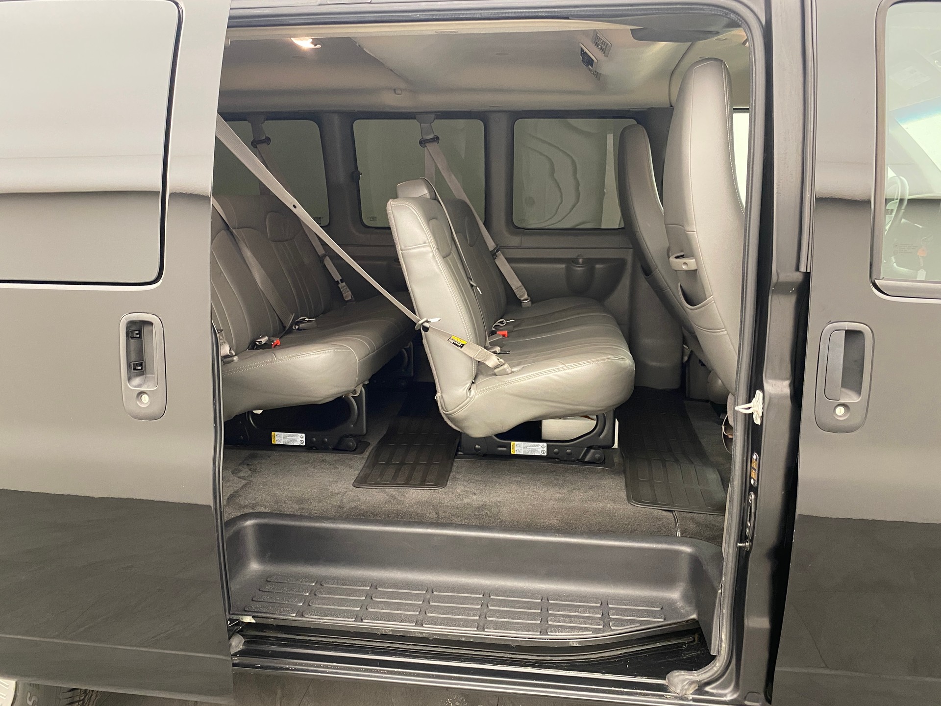 CHEVROLET Express 5.3 AWD-image-12
