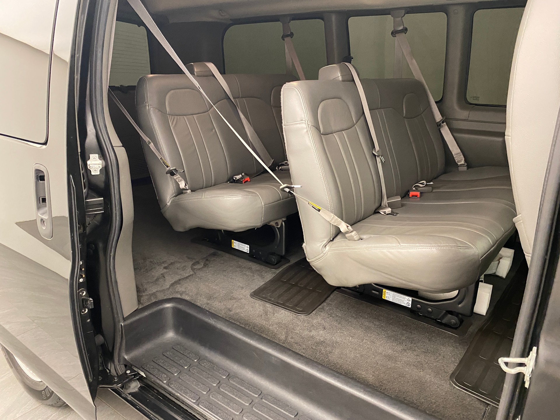 CHEVROLET Express 5.3 AWD-image-13