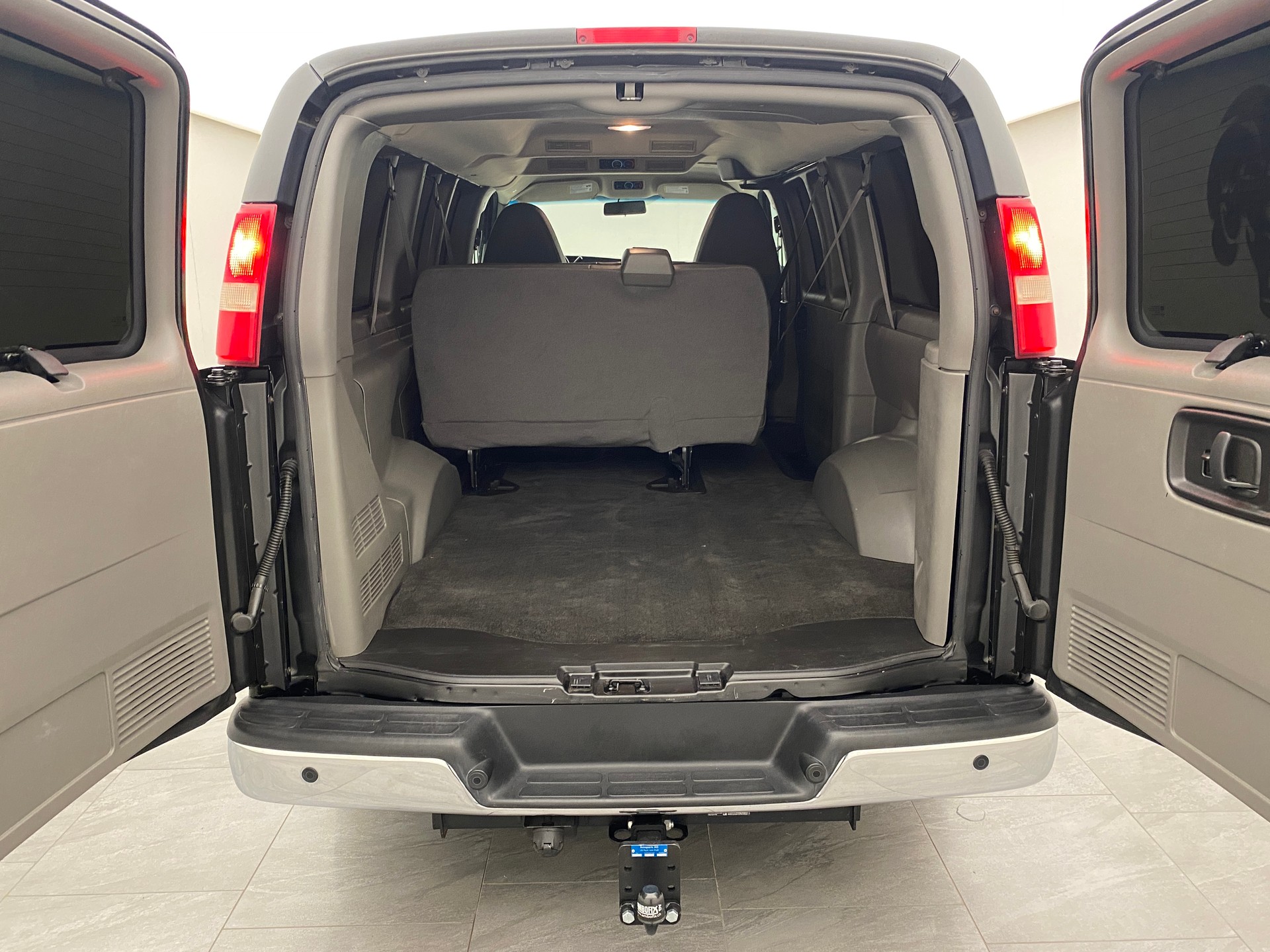 CHEVROLET Express 5.3 AWD-image-14