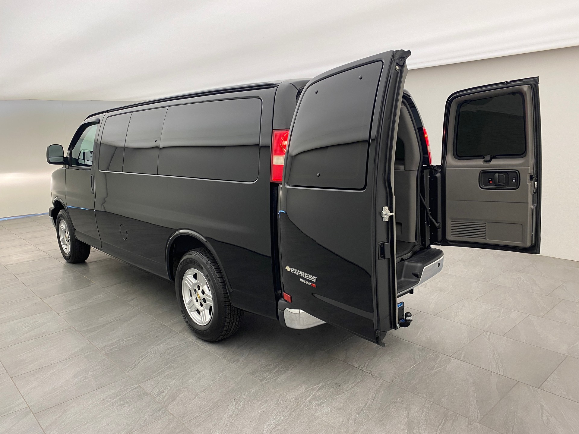 CHEVROLET Express 5.3 AWD-image-15
