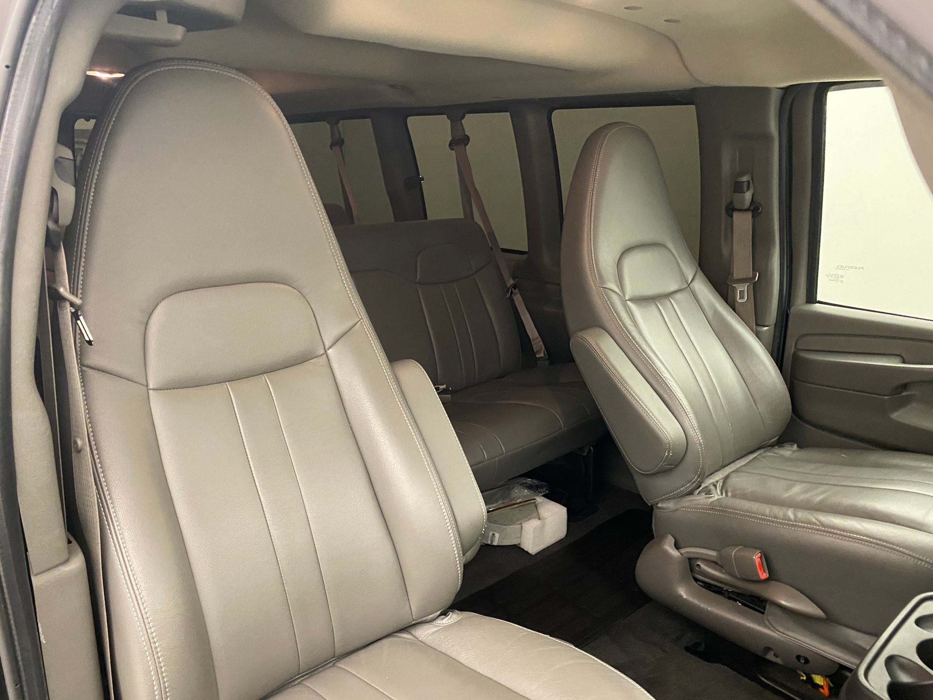 CHEVROLET Express 5.3 AWD-image-10