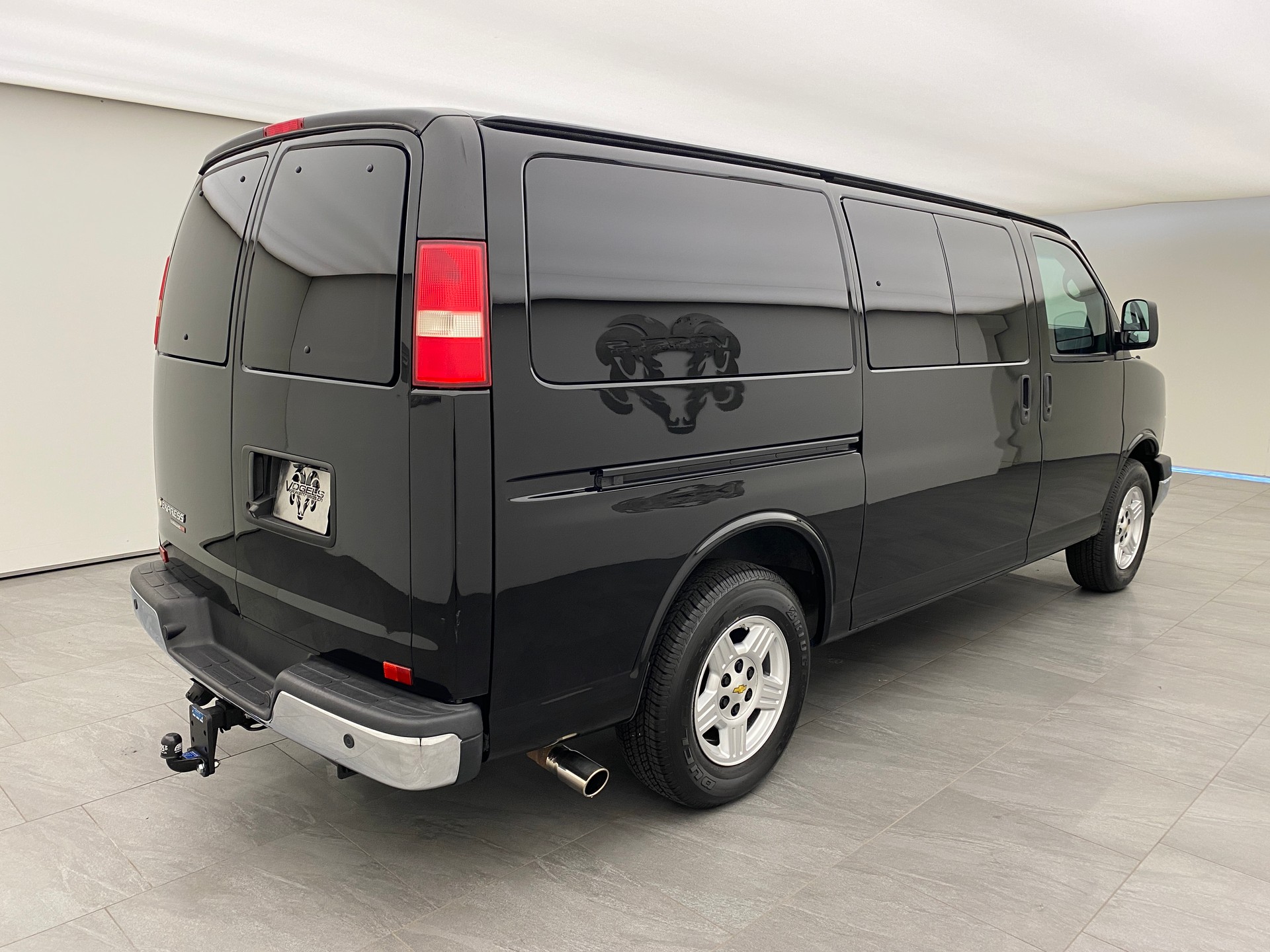 CHEVROLET Express 5.3 AWD-showroom-element-3