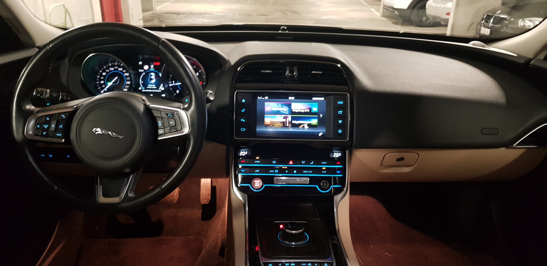 JAGUAR XE 25d Prestige AWD Automat-image-10