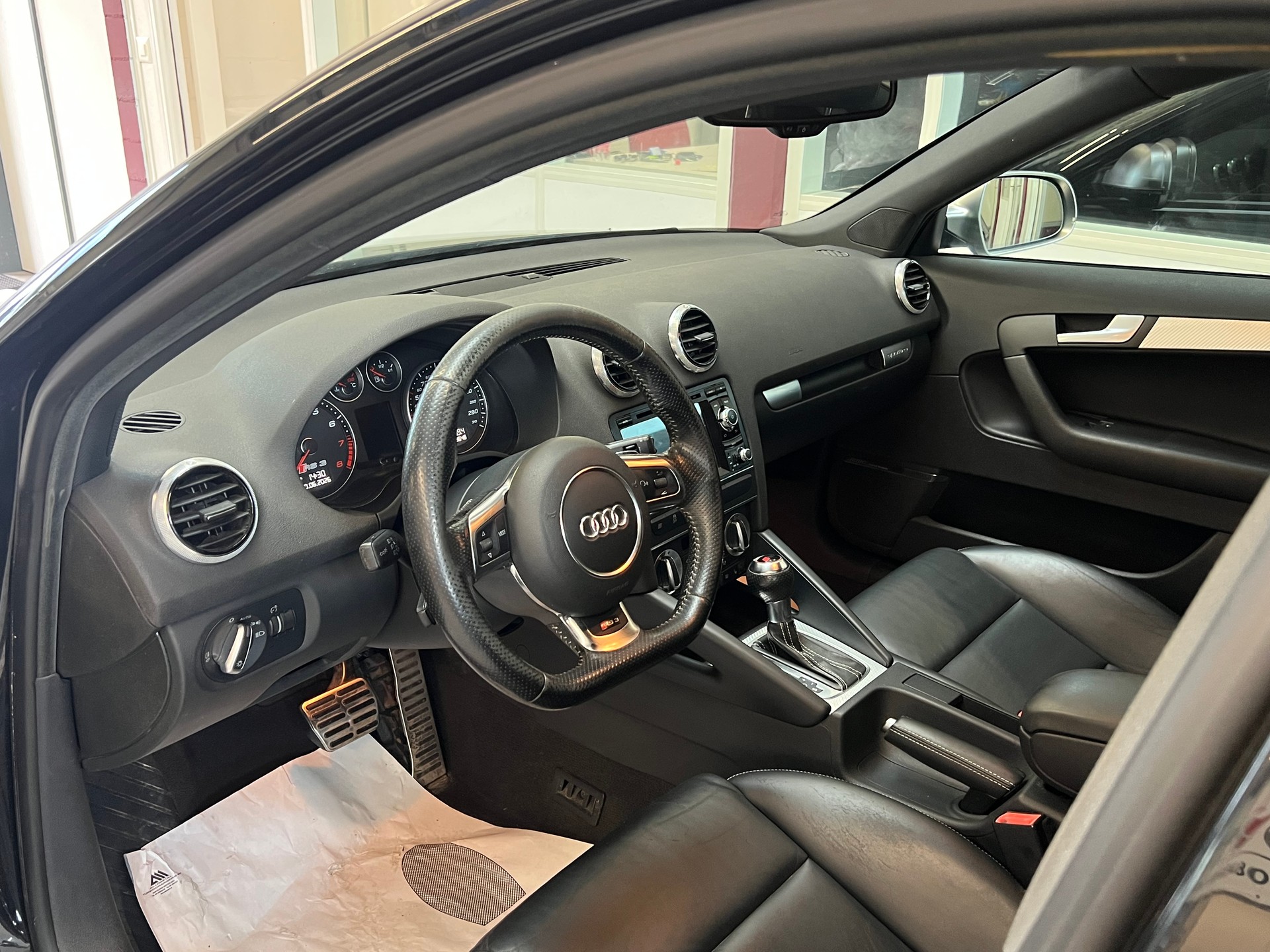 AUDI RS3 Sportback 2.5 TFSI quattro S-tronic-image-9